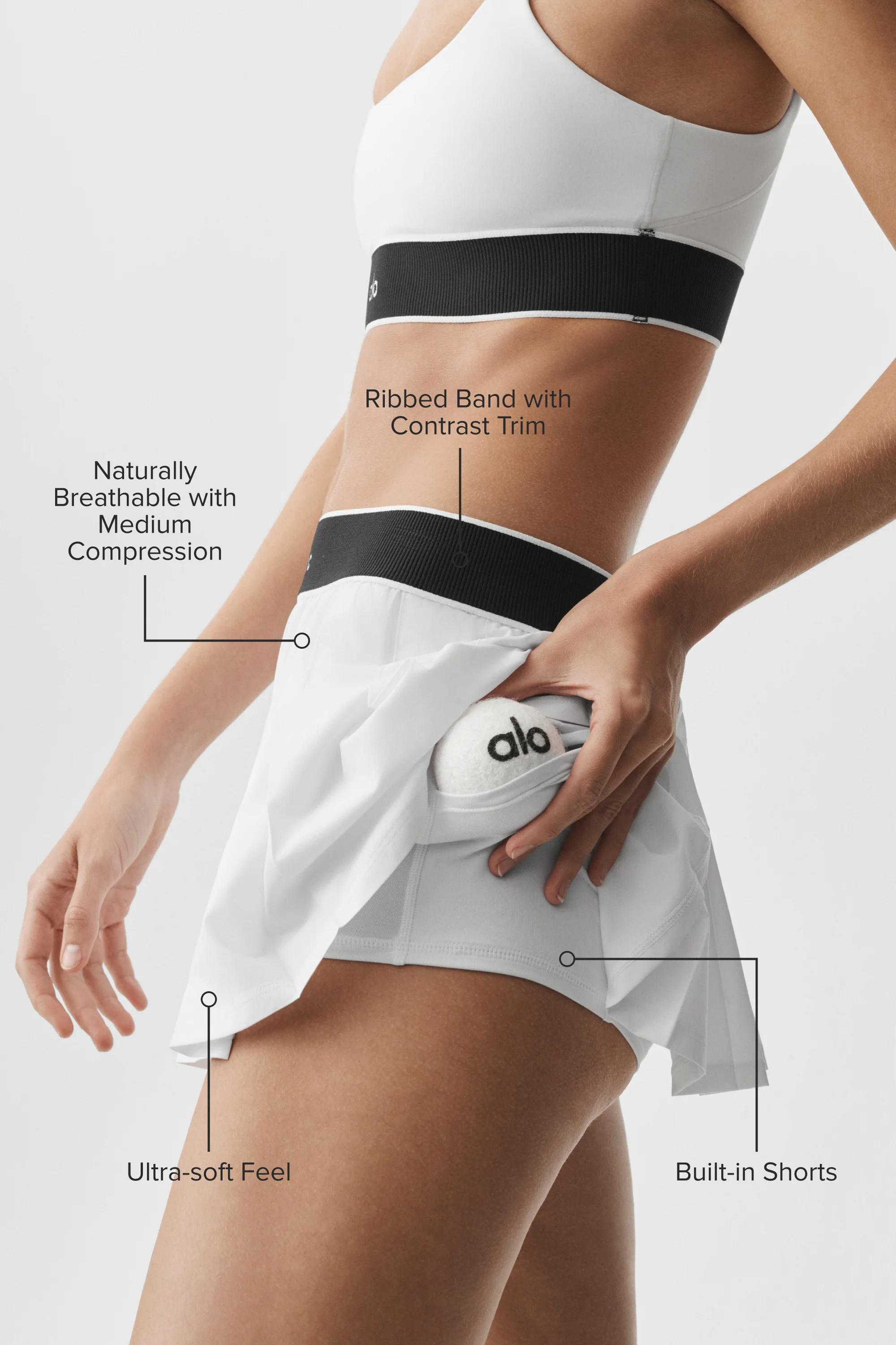 Falda de tenis Low-Rise Amp It Up en blanco con shorts incorporados