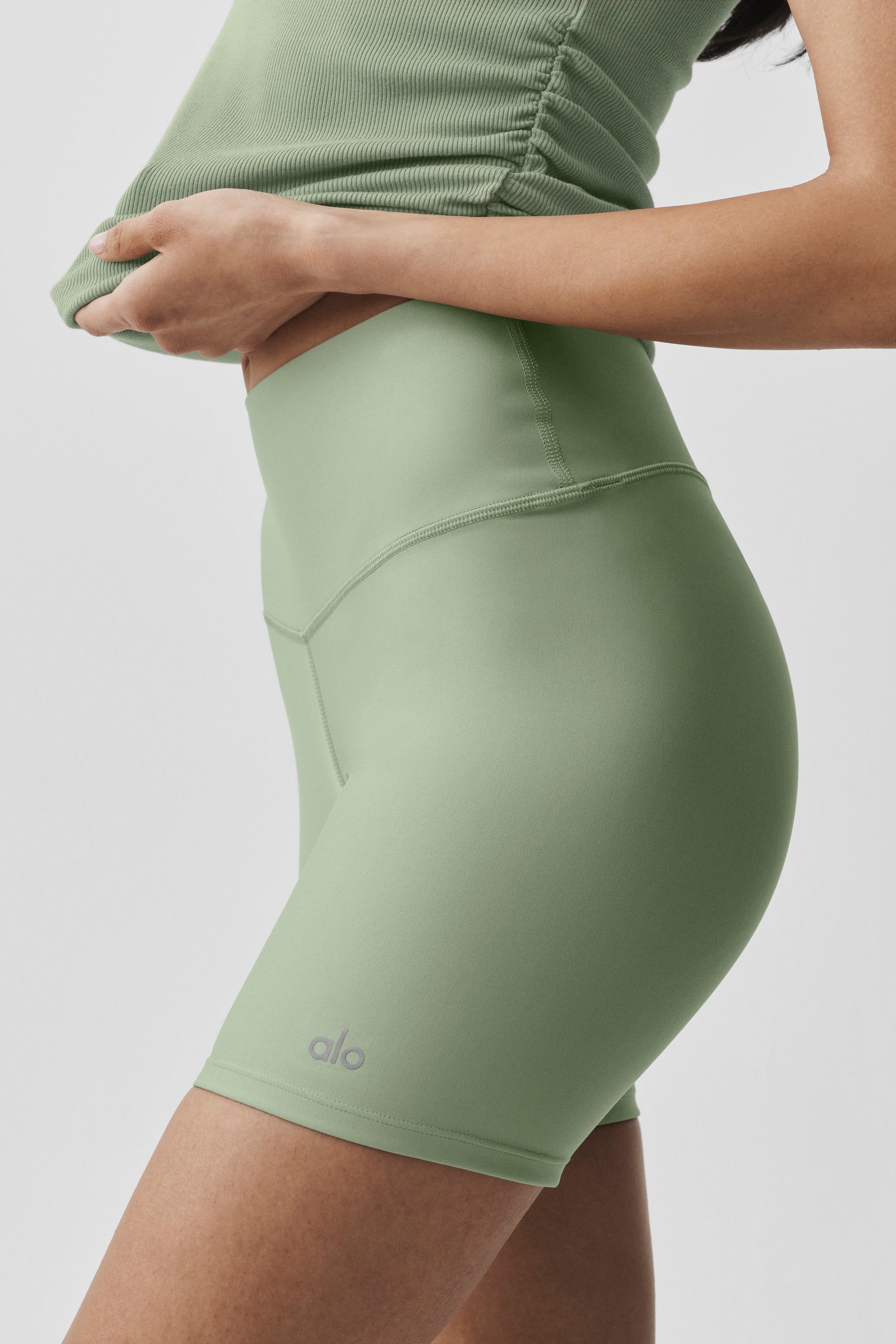 5 Inch Airlift Energy Shorts i Dune Grass – high-rise biker shorts