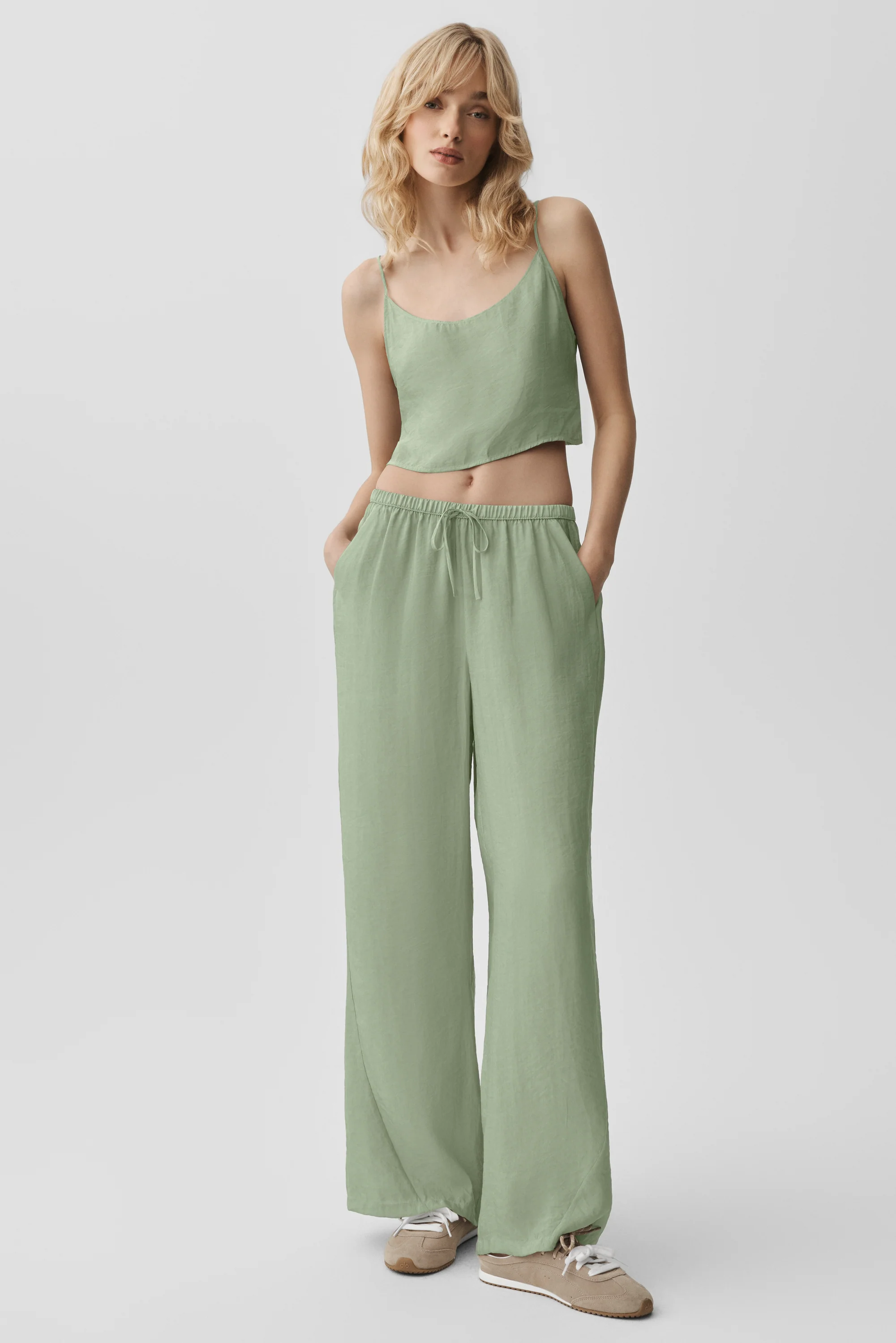 Semi-Sheer Golden Hour High-Waist Straight Leg Hose in Dune Grass