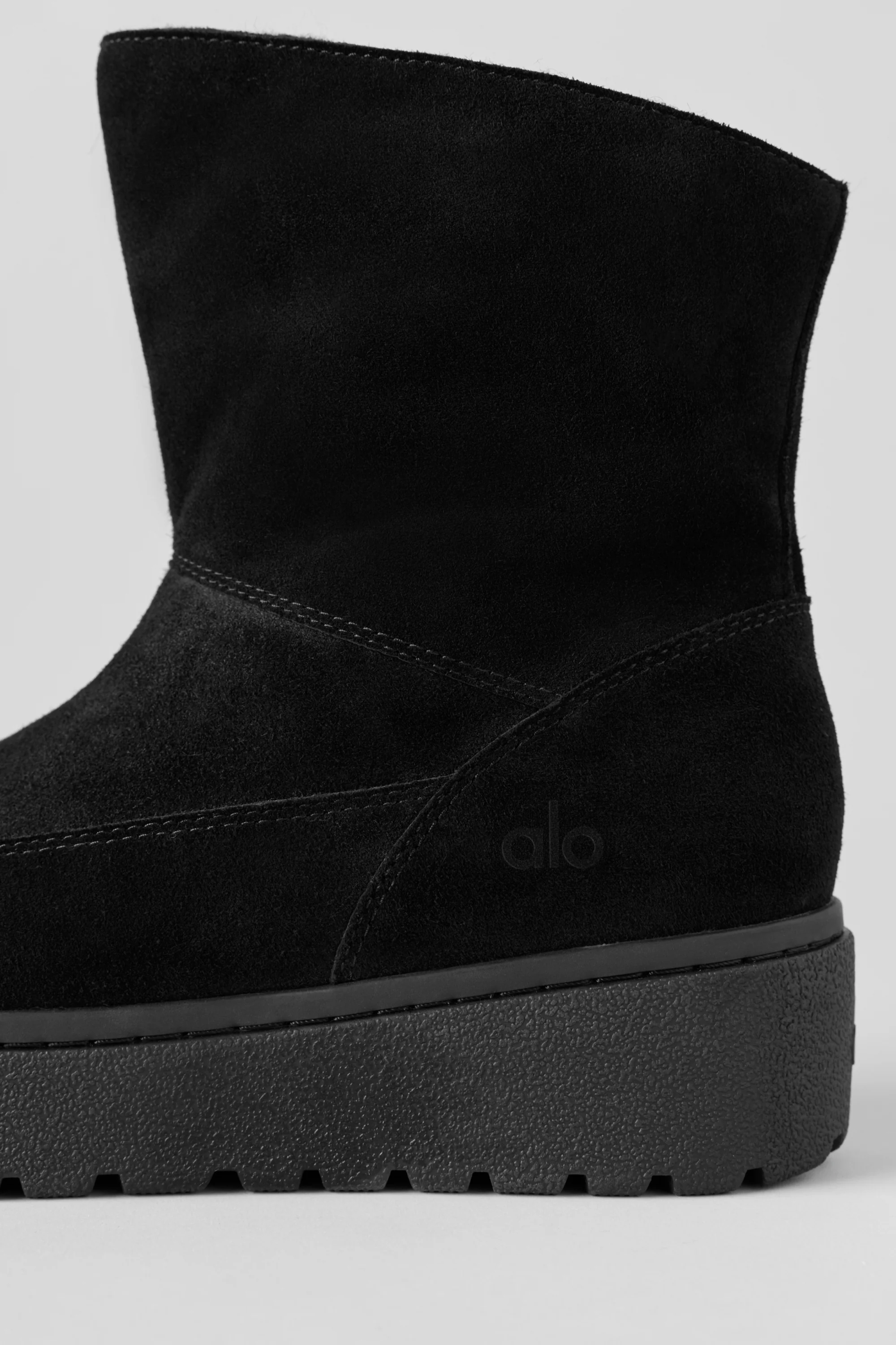 Bota ALO Malibu en Ante Negro con Cuña de Plataforma