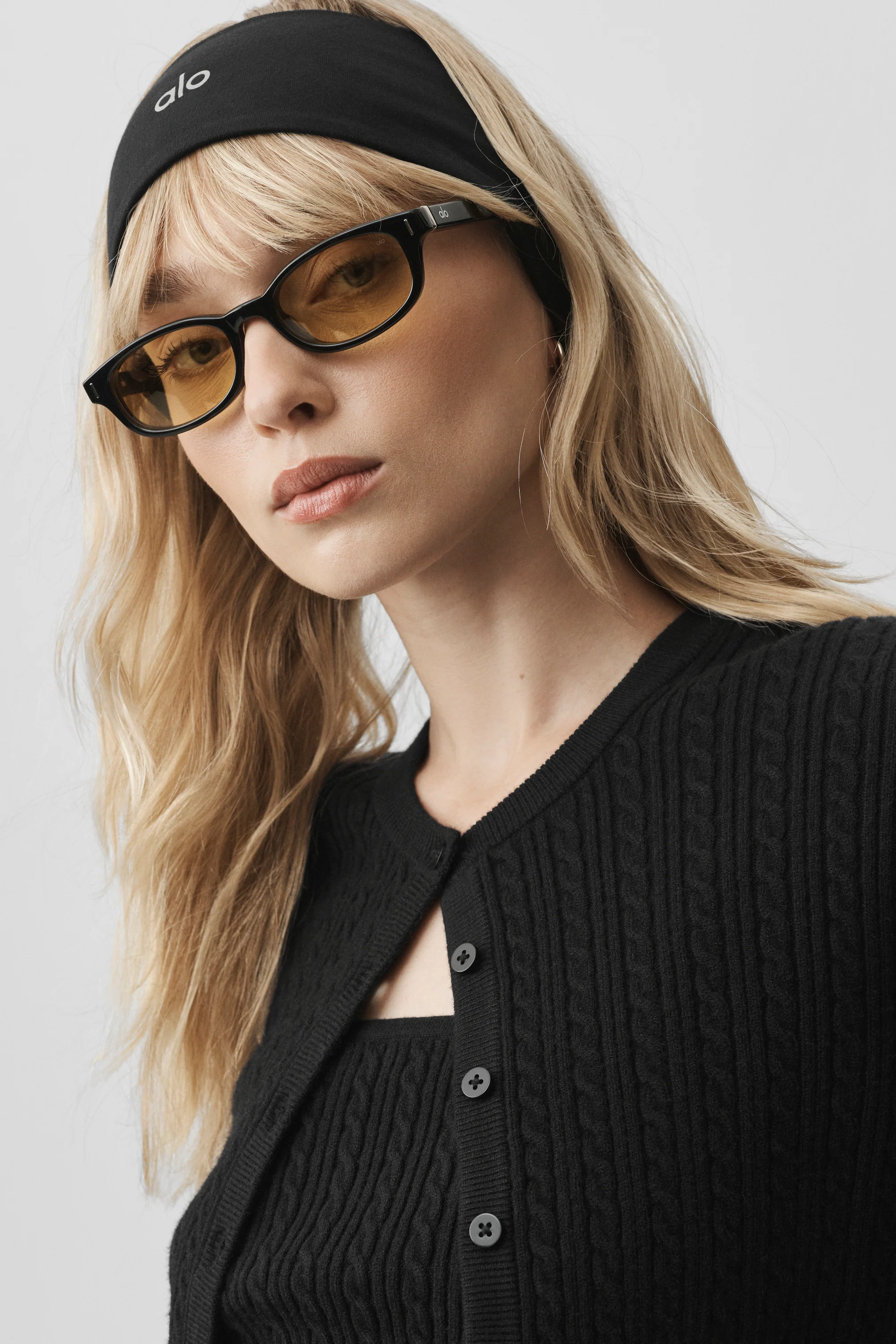 Kardigan Mini Cable Sweater w kolorze Black, miękka gruba dzianina warkoczowa
