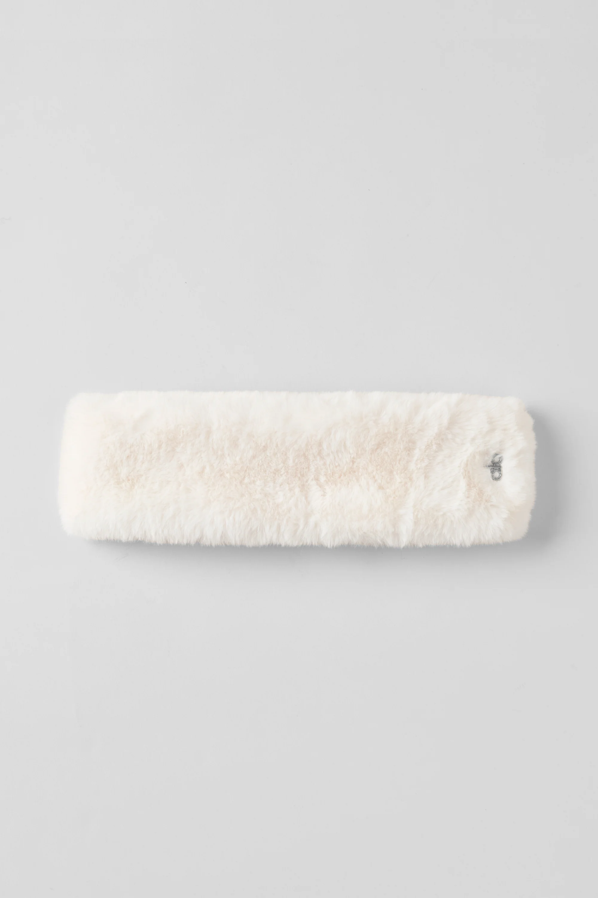 Amore Faux Fur Ear Warmer in Ivory für Kaltwetter-Looks
