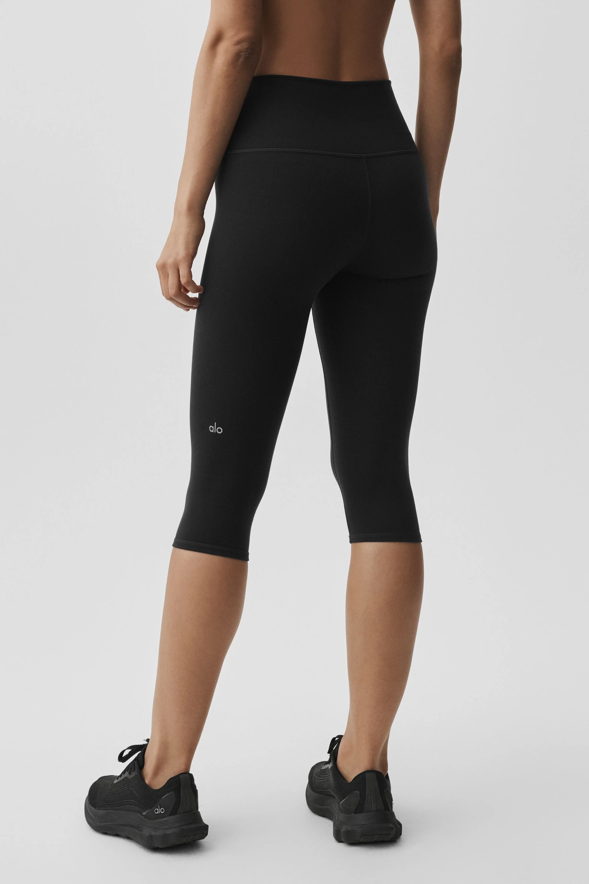 16" High-Waist Airbrush Capri Leggings in Black