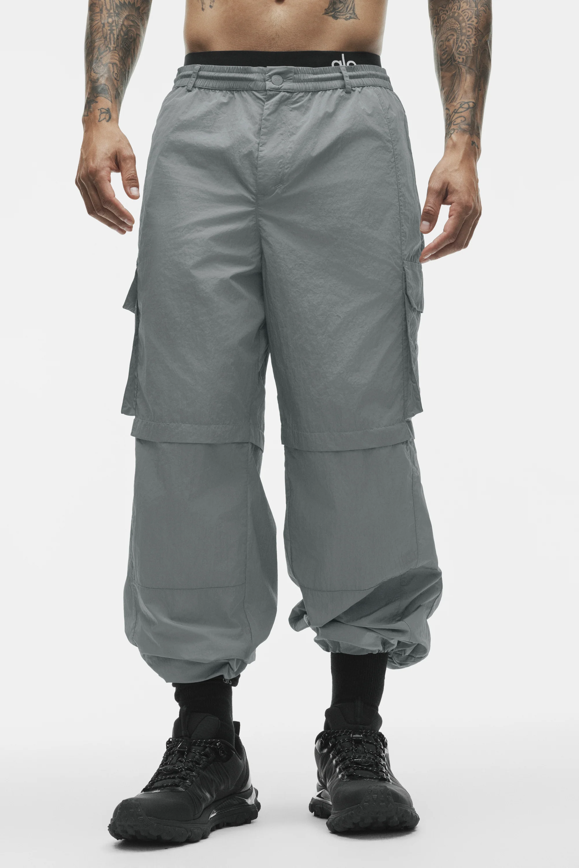Pantalone cargo Axis in Monument con tasche utility