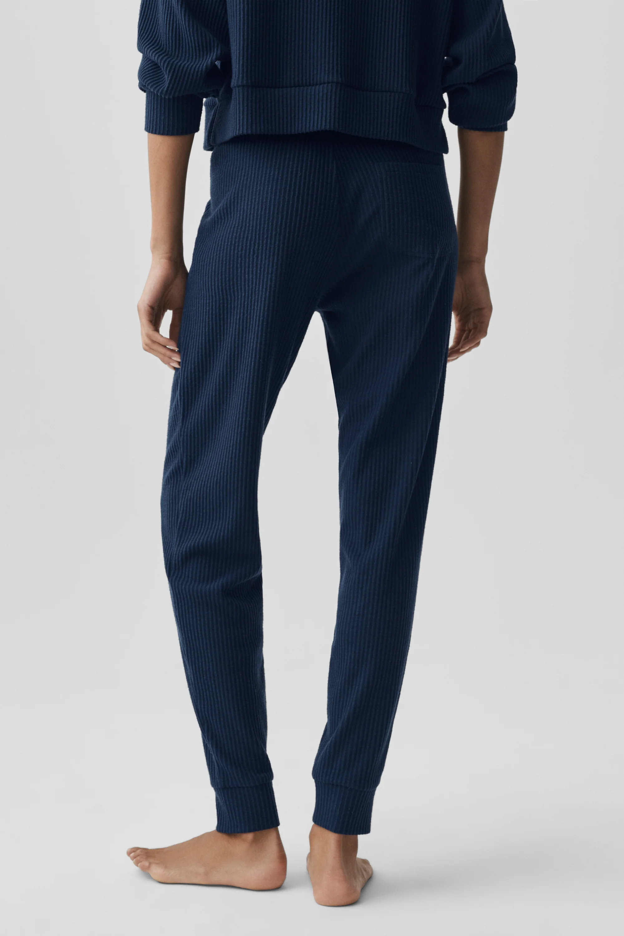 Muse-sweatpants i marinblå, mjuk vidribbad jogger