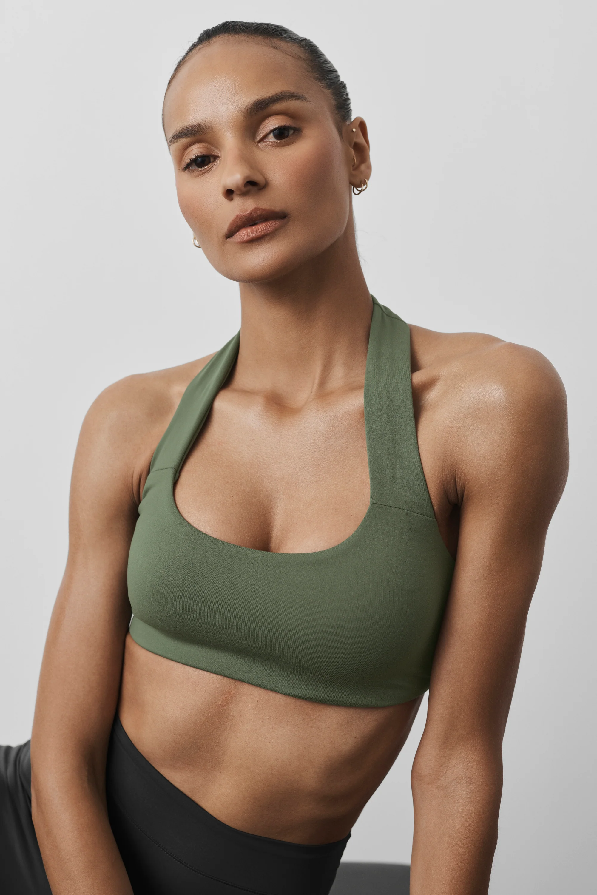 ALO Softsculpt Feel The Heat halter-rintaliivit, sävy Bamboo Green