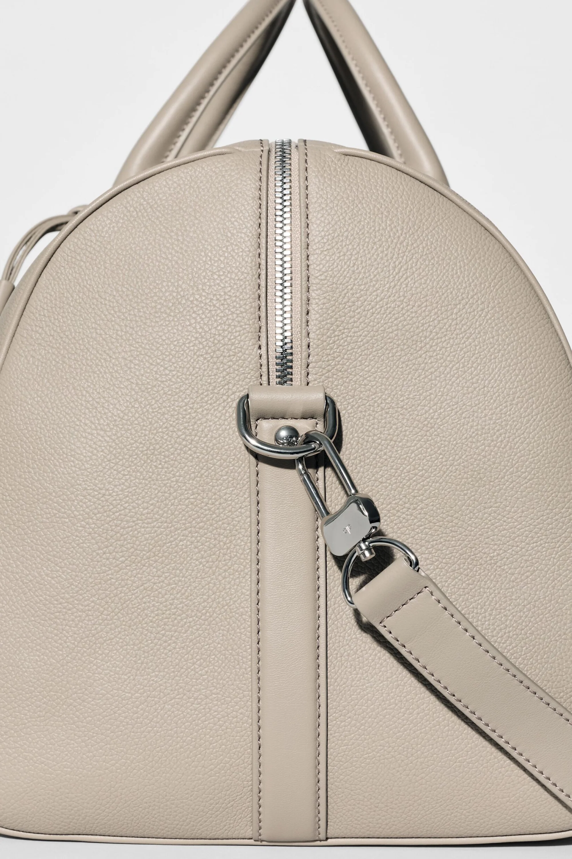 Bolsa de viaje Voyage de ALO en piel Gravel para gimnasio y escapadas
