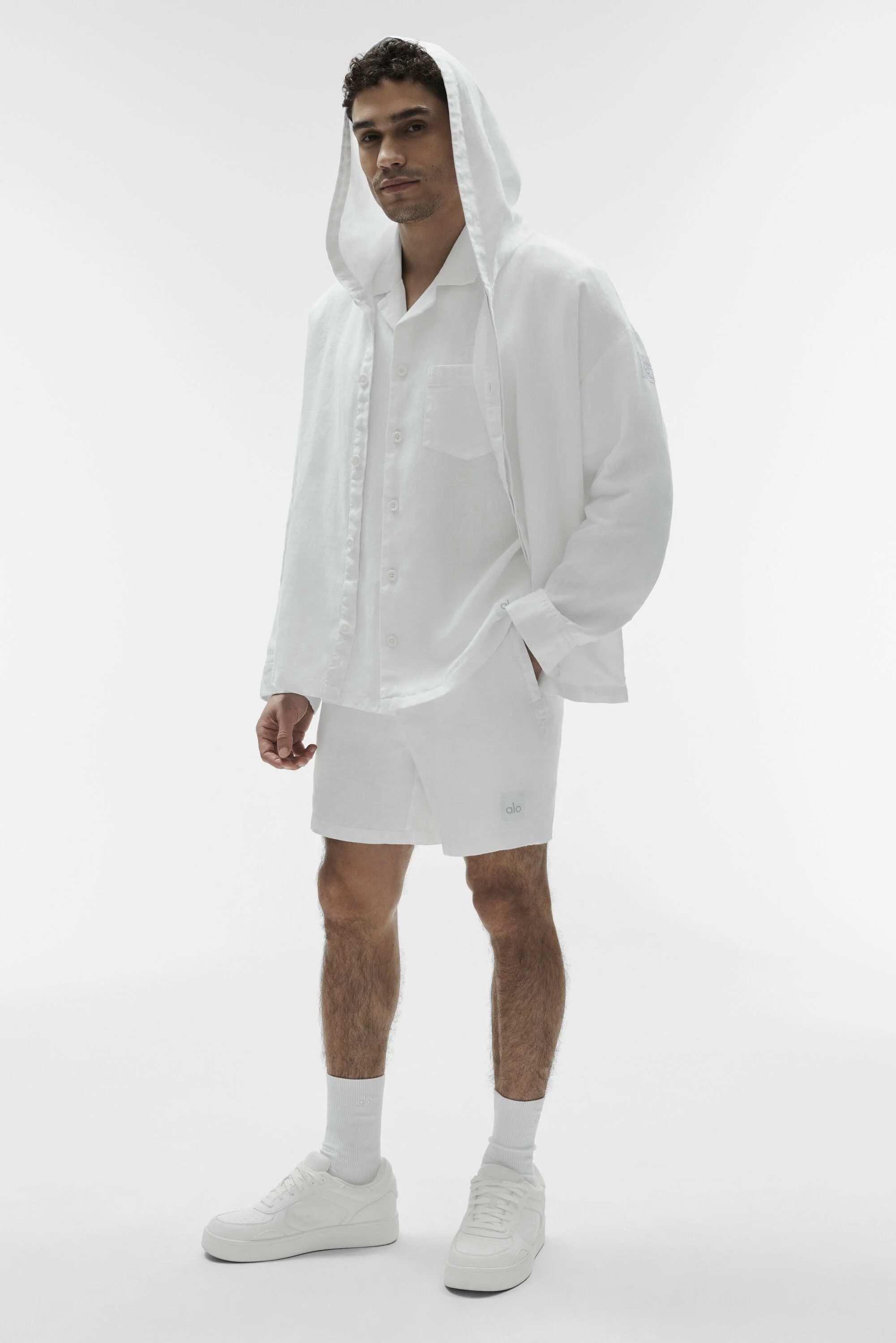 Sweat à capuche boutonné en lin blanc pour superpositions