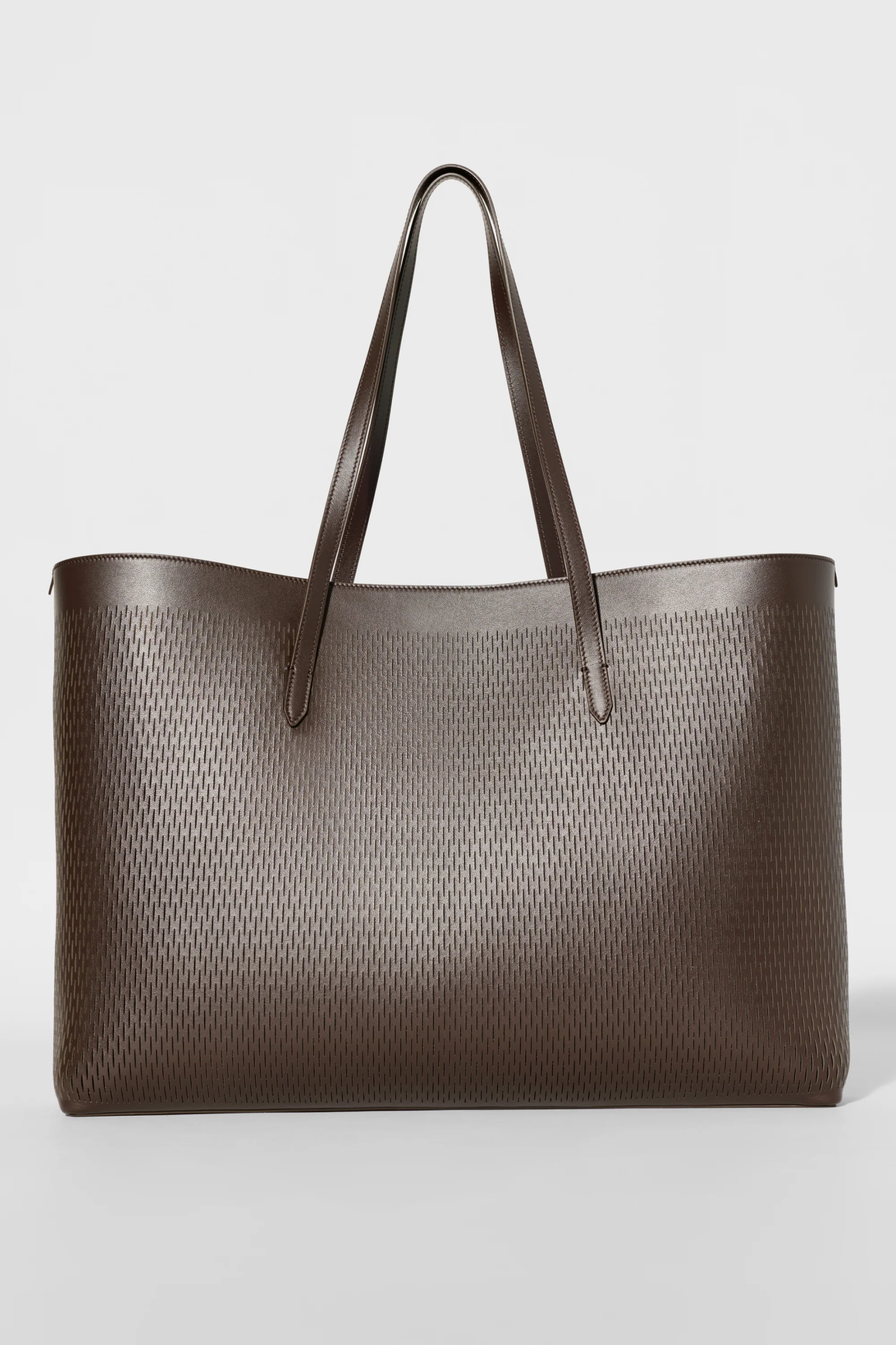 ALO Leather Mesh Tranquility Tote i Espresso med lasercut-detaljer