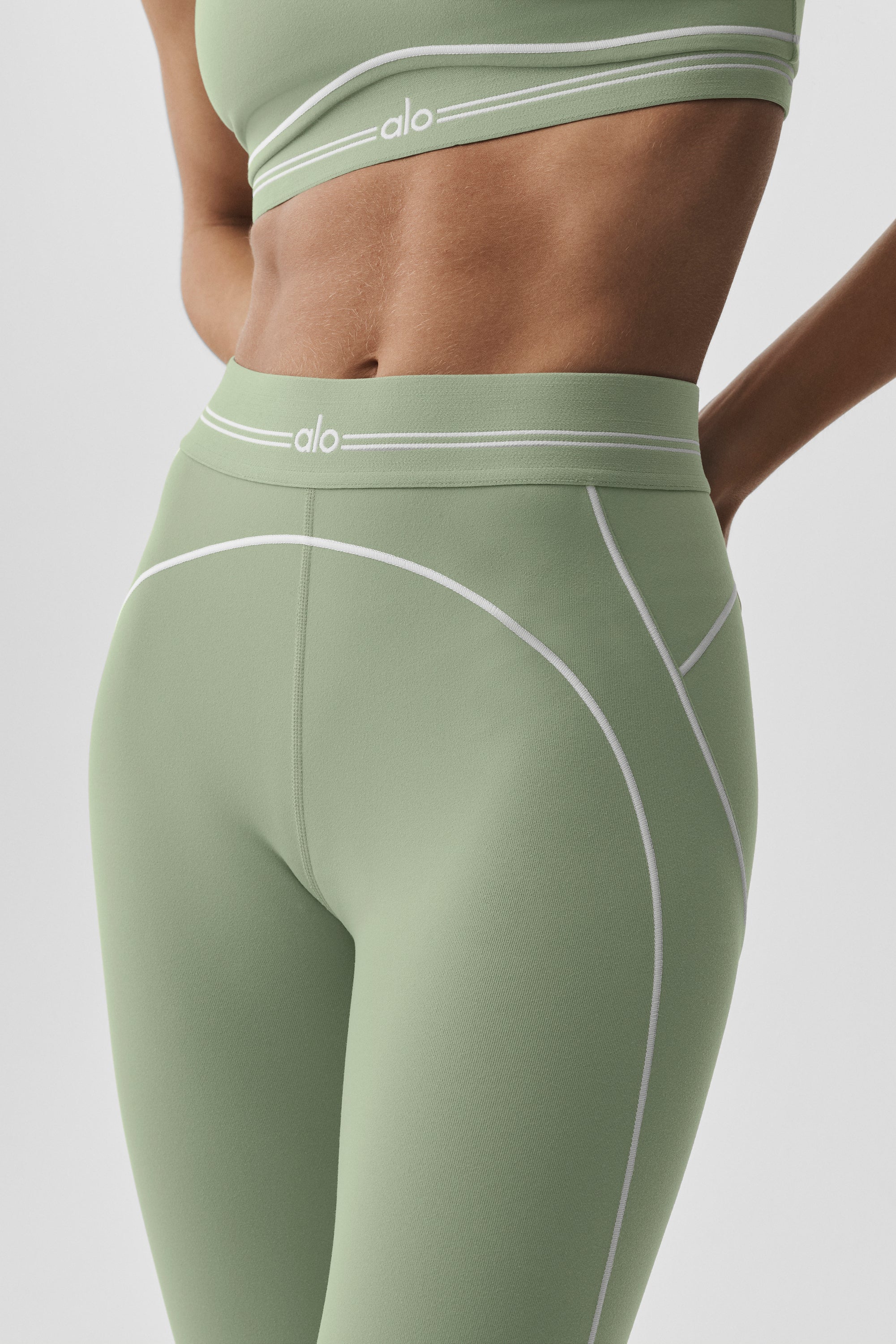 Airbrush High-Waist 7/8 Heart Throb Legging in Dune Grass und Weiß