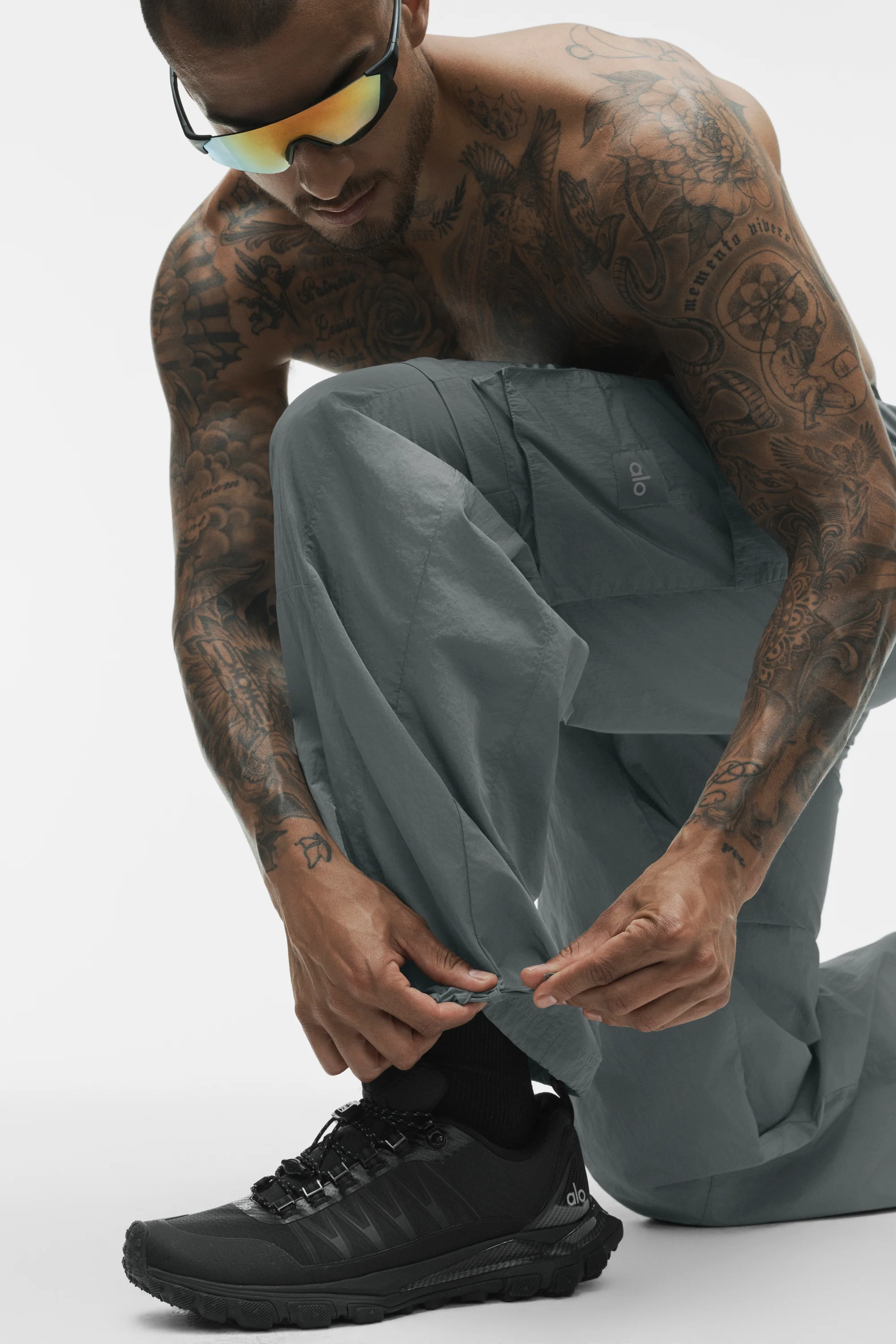 Pantalone cargo Axis in Monument con tasche utility
