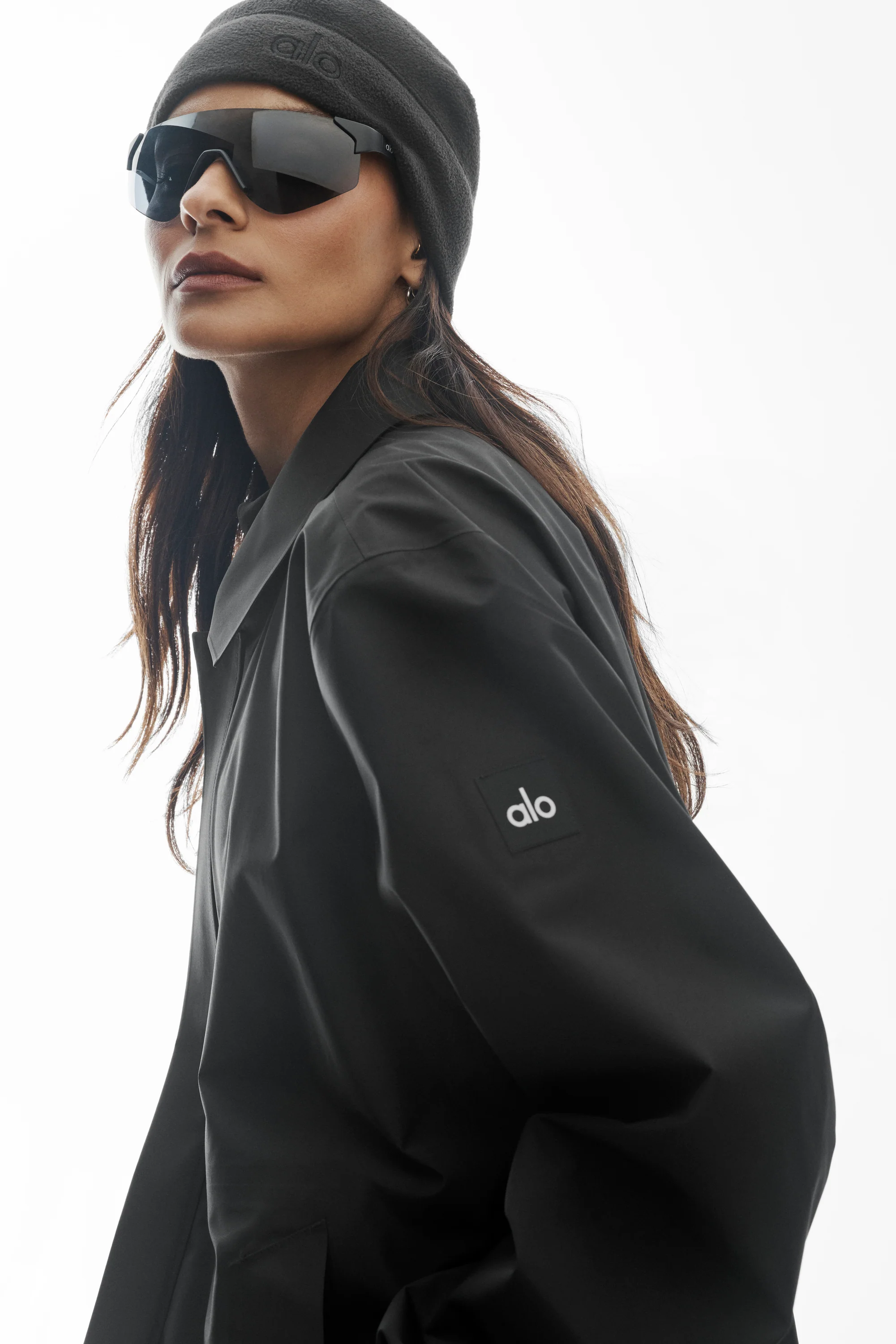 Manteau long Alpha Shell noir avec coutures thermocollées et fentes latérales