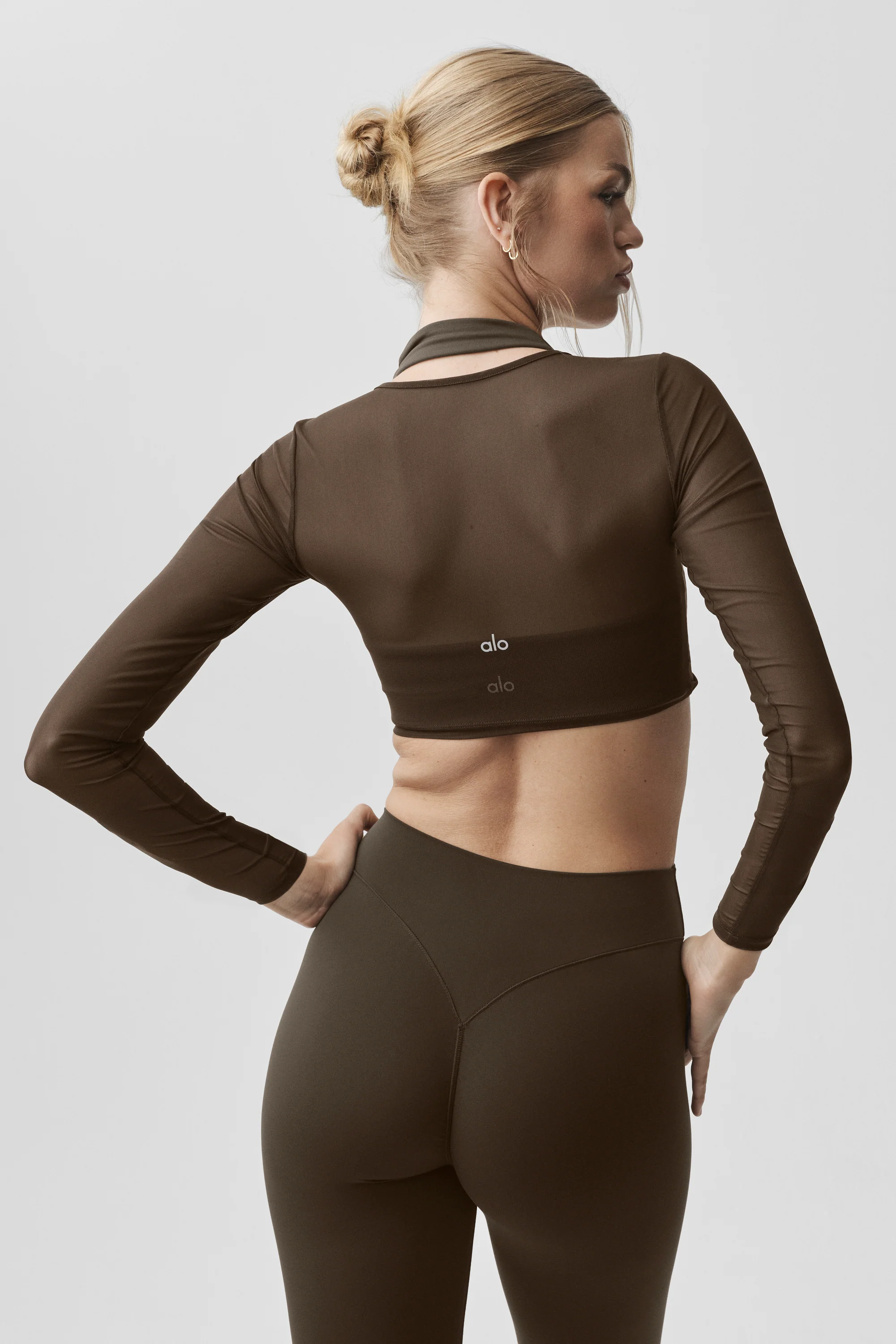 Mesh Knotty Long Sleeve Top i Espresso til lag-på-lag