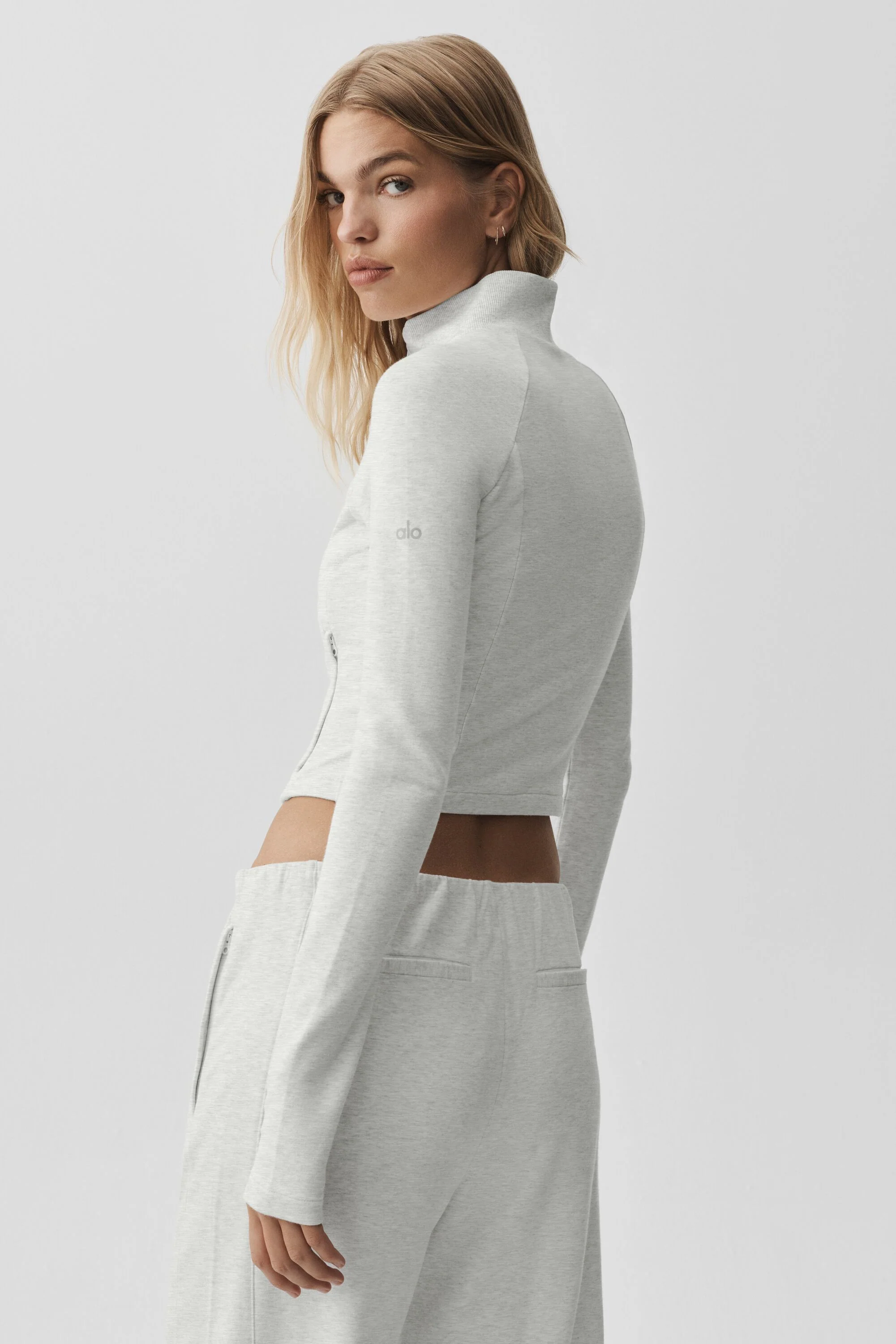 Sway On The Go Jacket in White Heather with Zippered Pockets