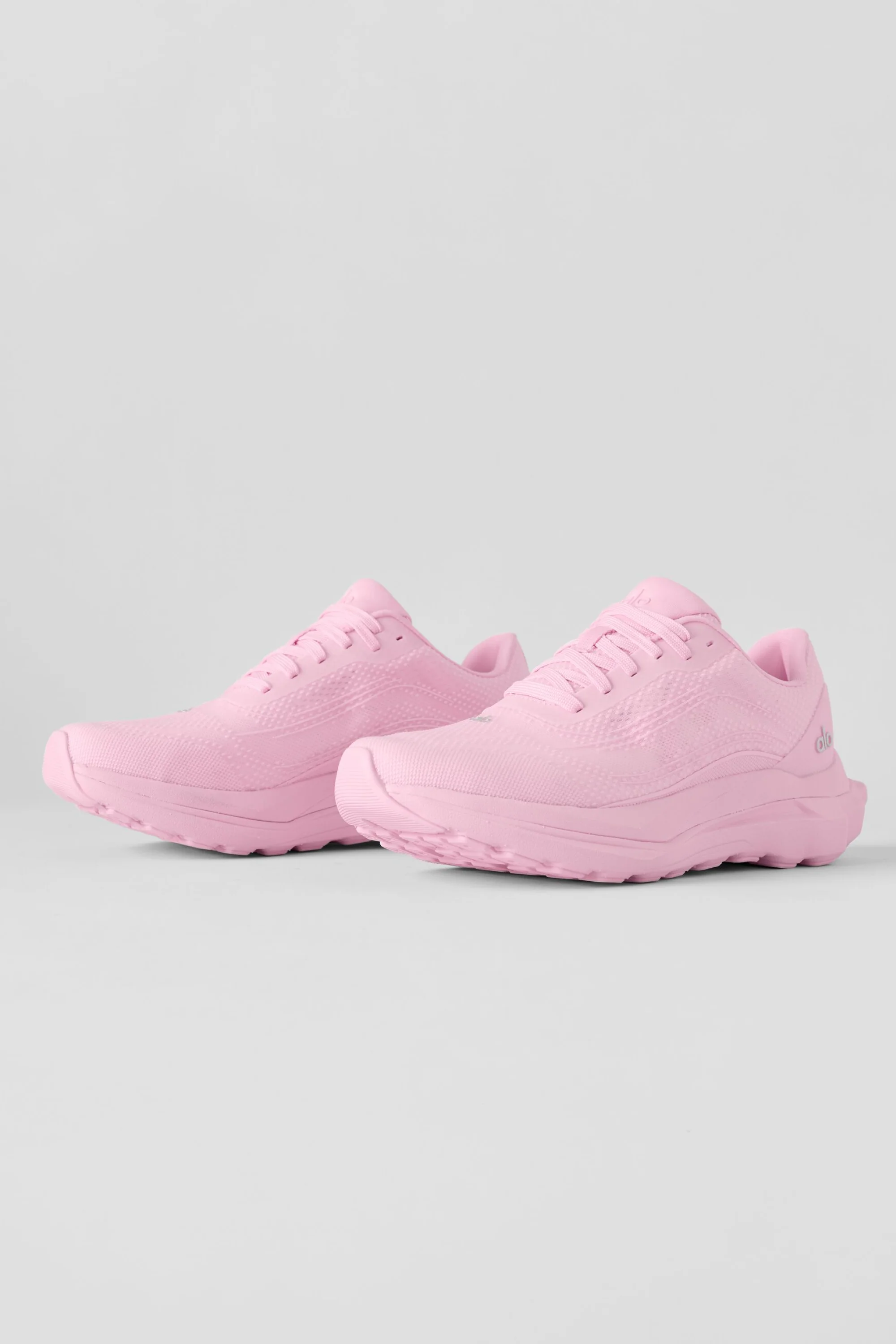 ALO Runner Unisex Performance-Schuh in Pink Marshmallow