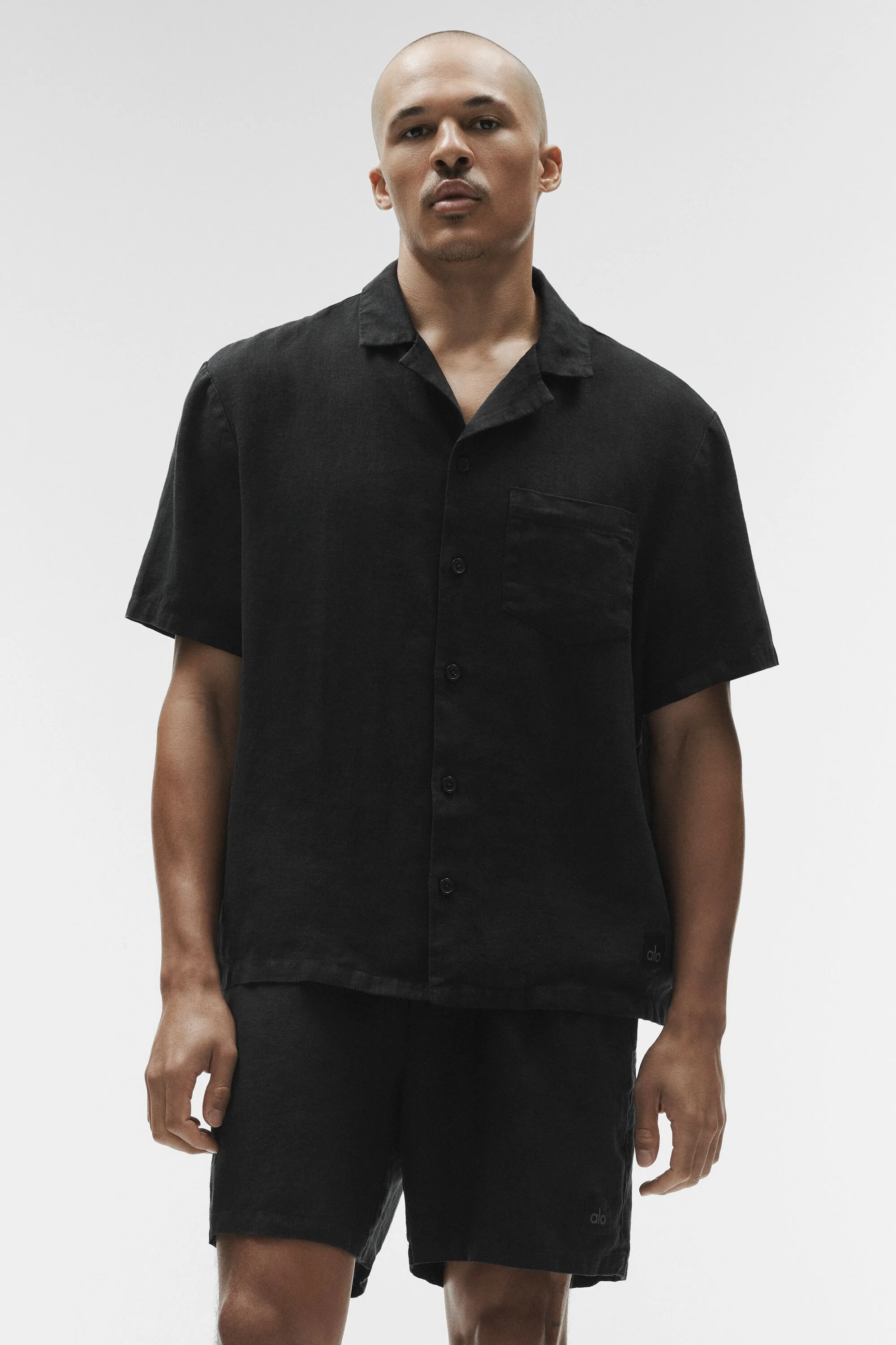 Chemise boutonnée à manches courtes Linen Days en noir, coupe boxy