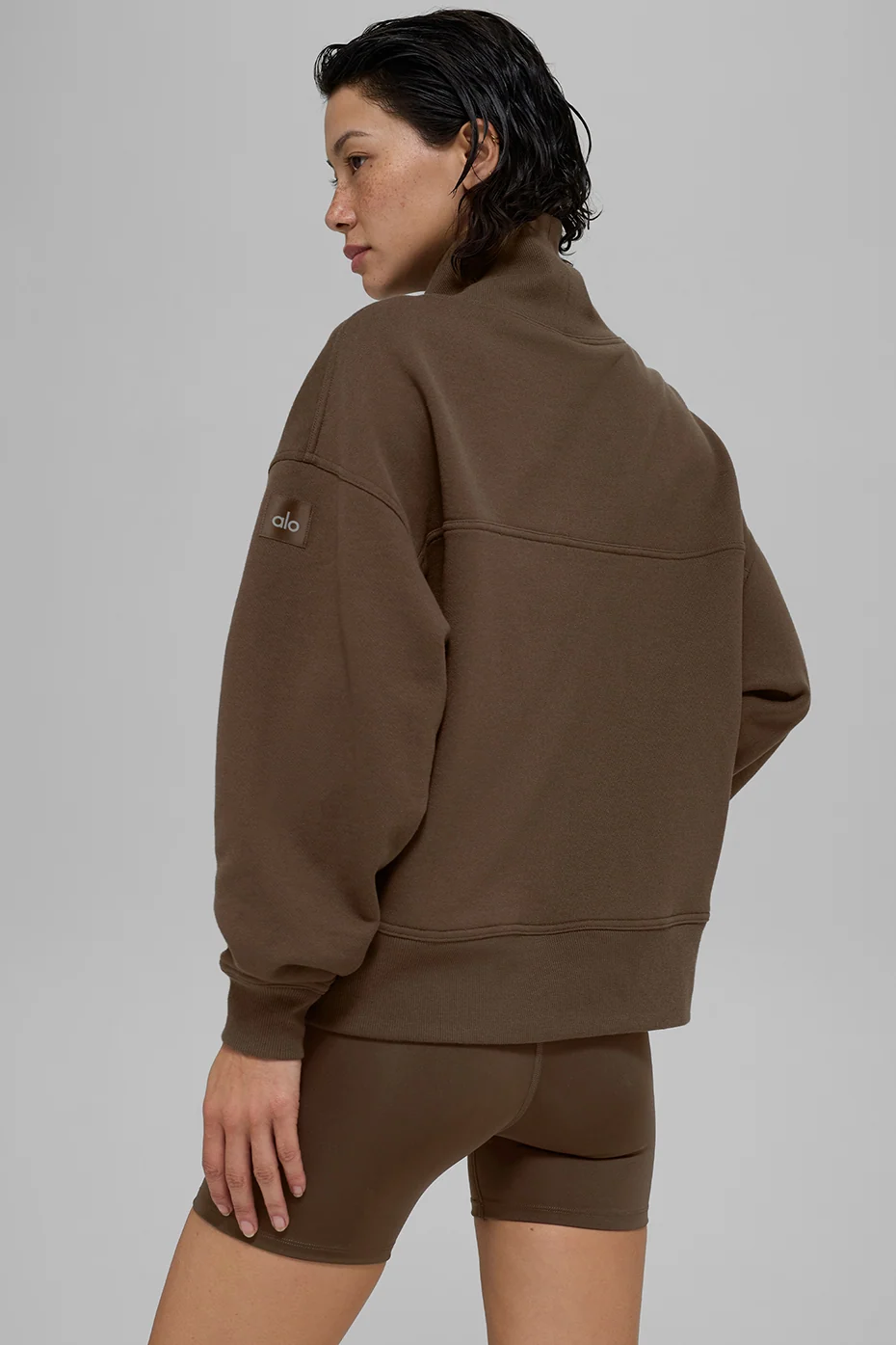 Hazy Mock Neck Pullover w kolorze Espresso, fason oversize