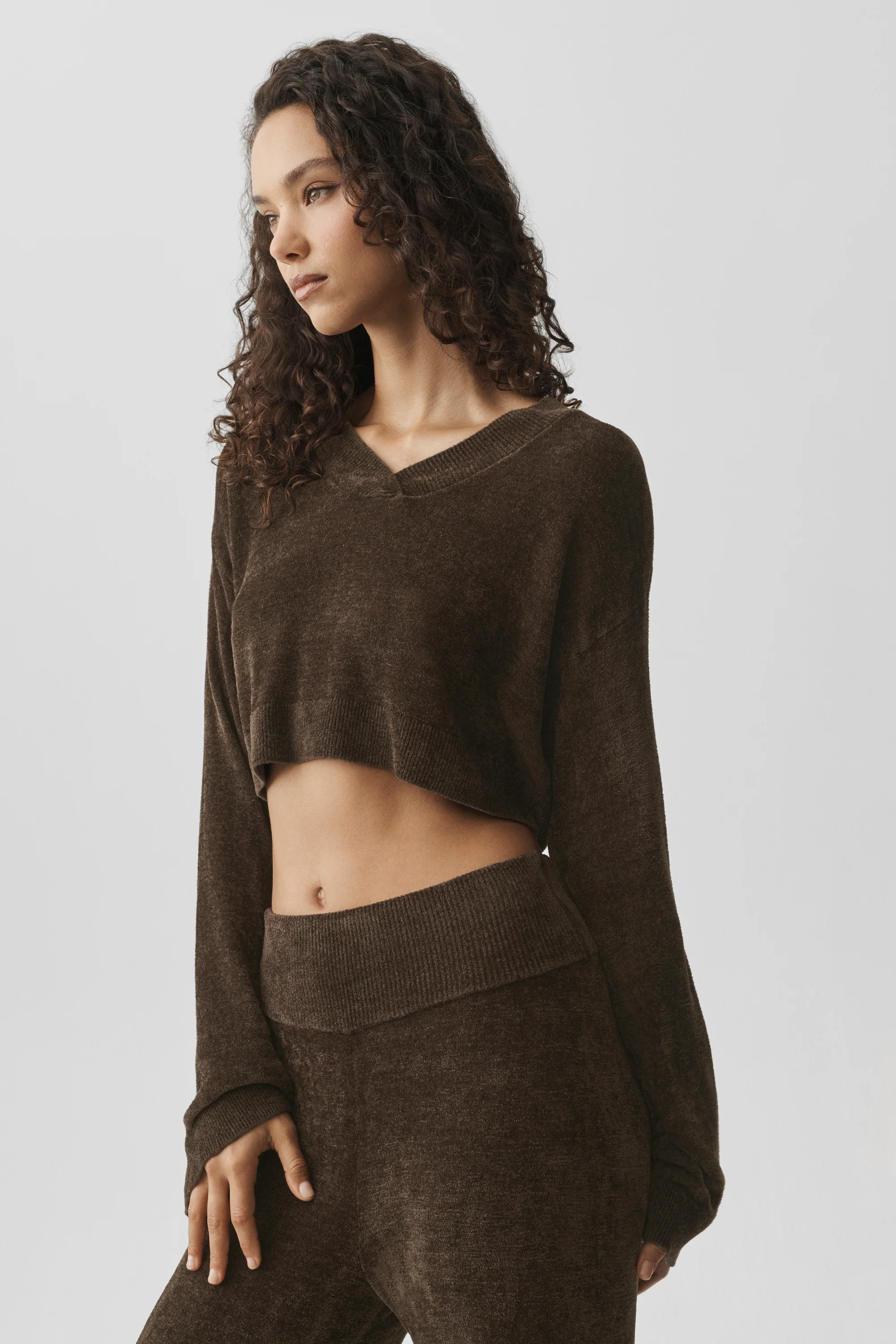 Cache-maillot col V court en micro chenille espresso
