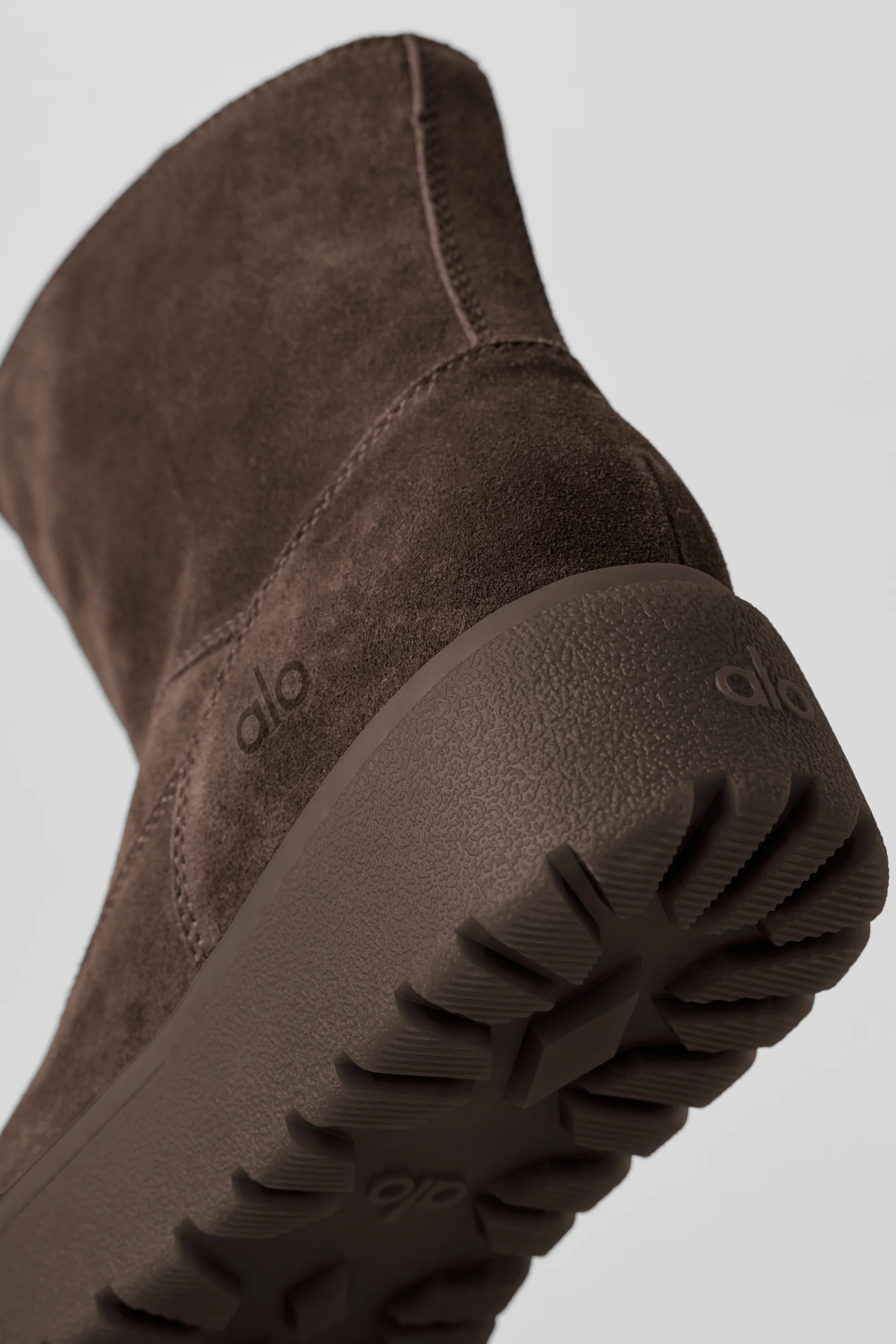 ALO Malibu Boot in Espresso-Wildleder mit Kunstfellfutter