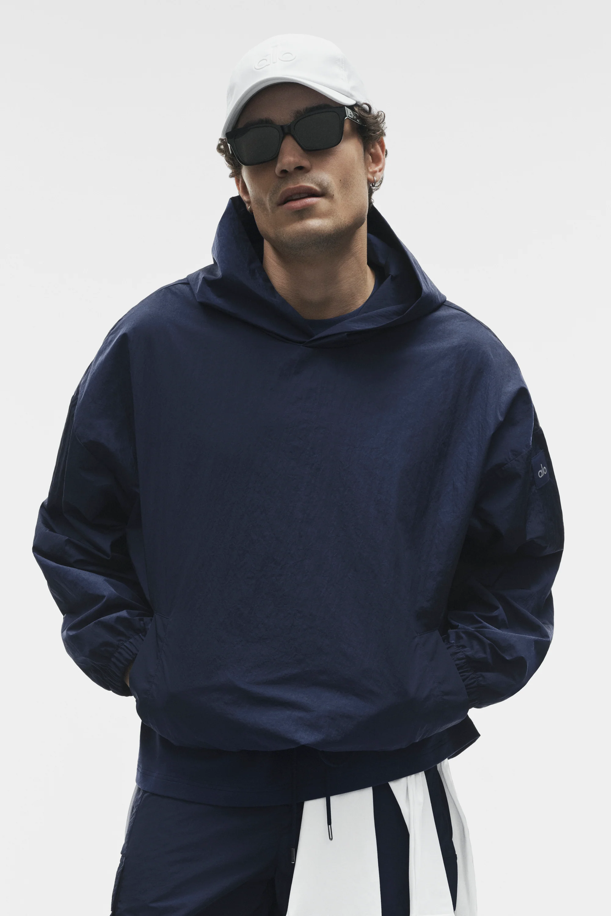 Axis Hooded Pullover in Marineblauw met een Low-Gloss Afwerking