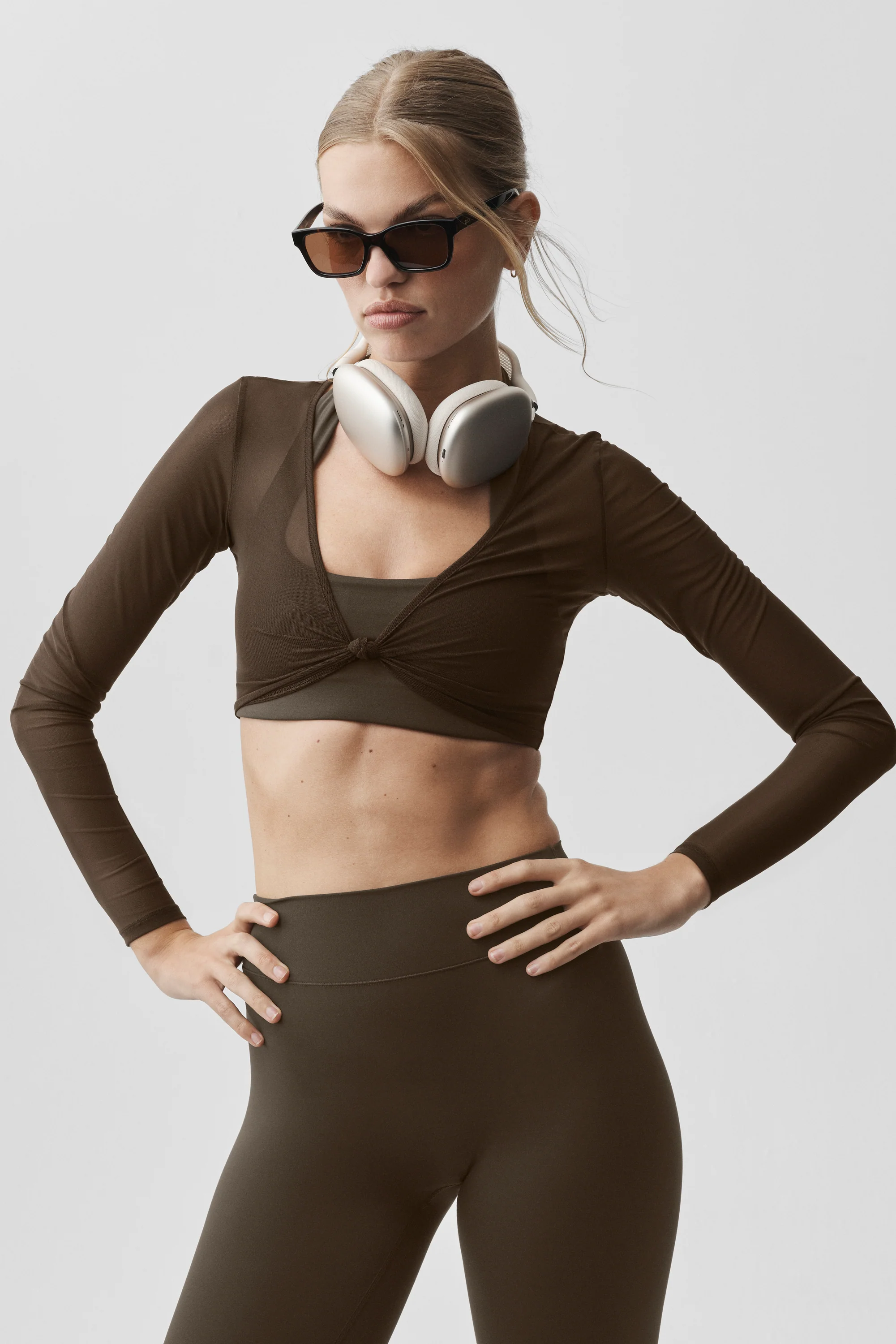 Mesh Knotty Long Sleeve Top i Espresso til lag-på-lag