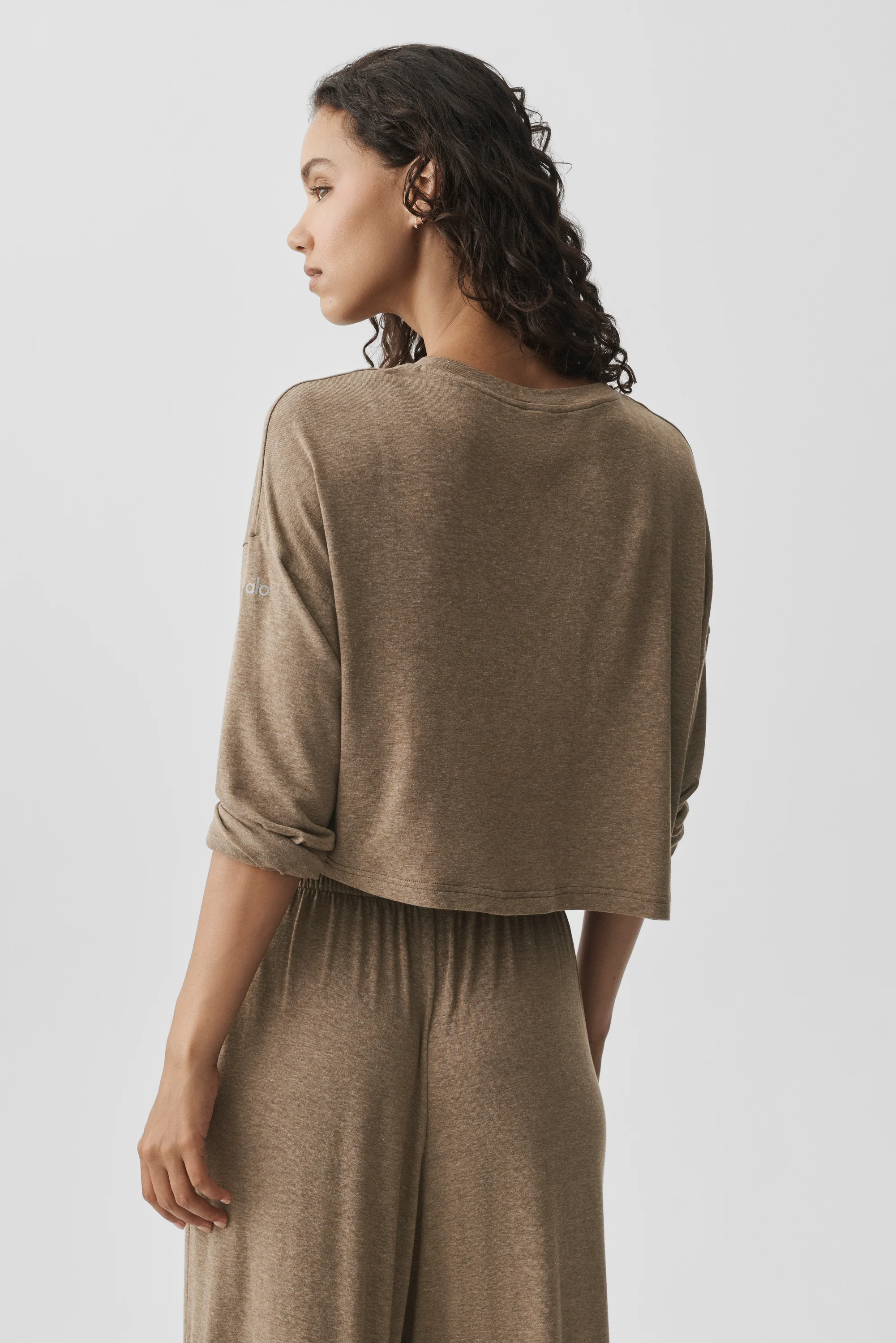 Semi-Sheer Oasis -laatikkomallinen pitkähihainen toppi, Java Brown Heather