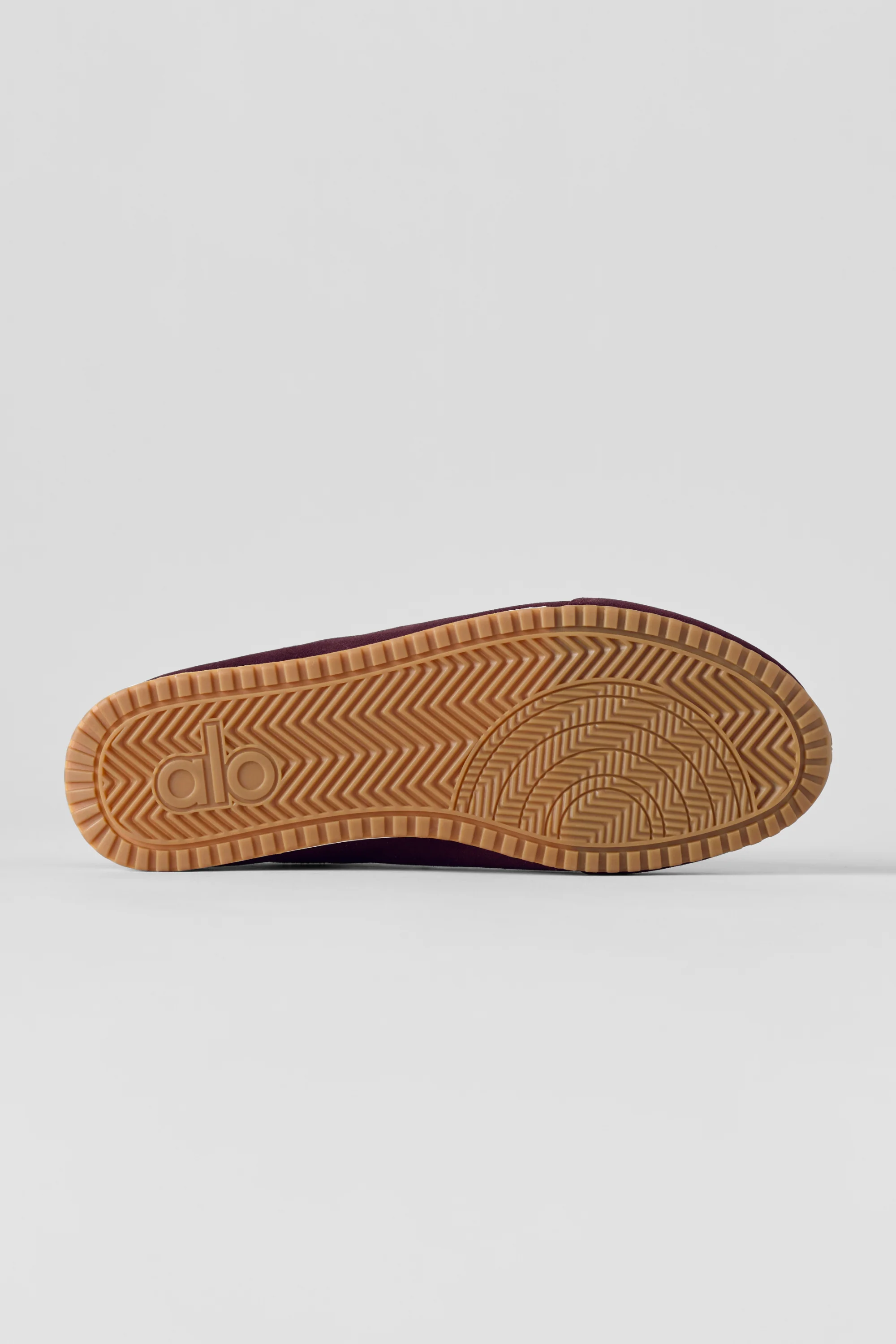 ALO Sunset Sneaker Unisex in Rich Bordeaux with Recovery Foam Insole