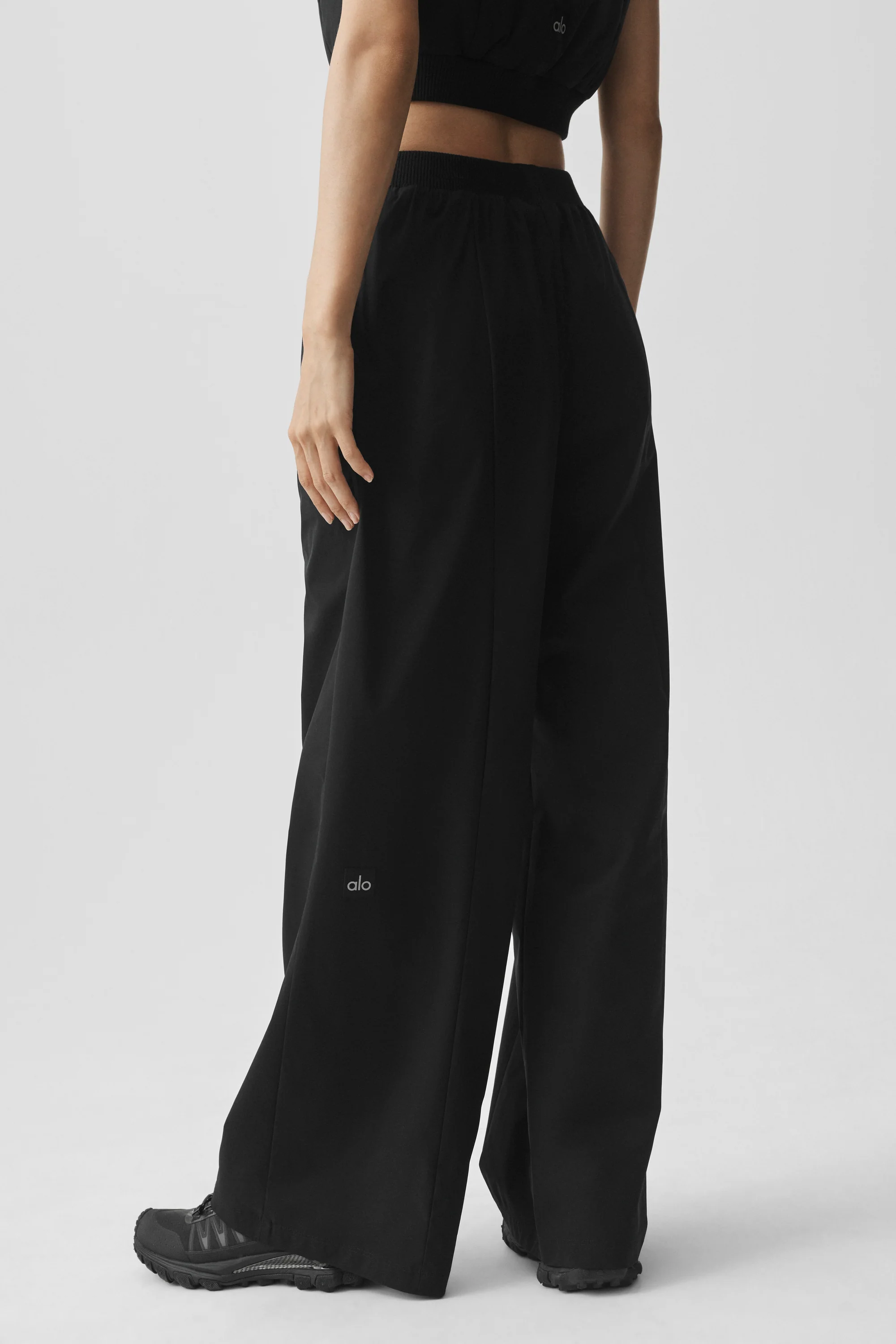 High-Waist Momentum Straight Leg Pant in Black