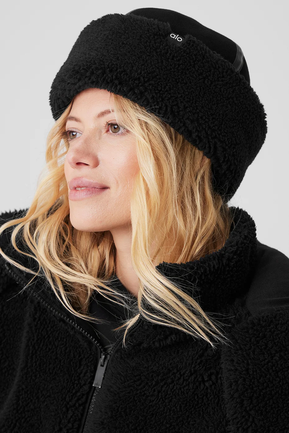Winterfun Zhivago Mütze in Schwarz mit Sherpa-Schirm und -Futter