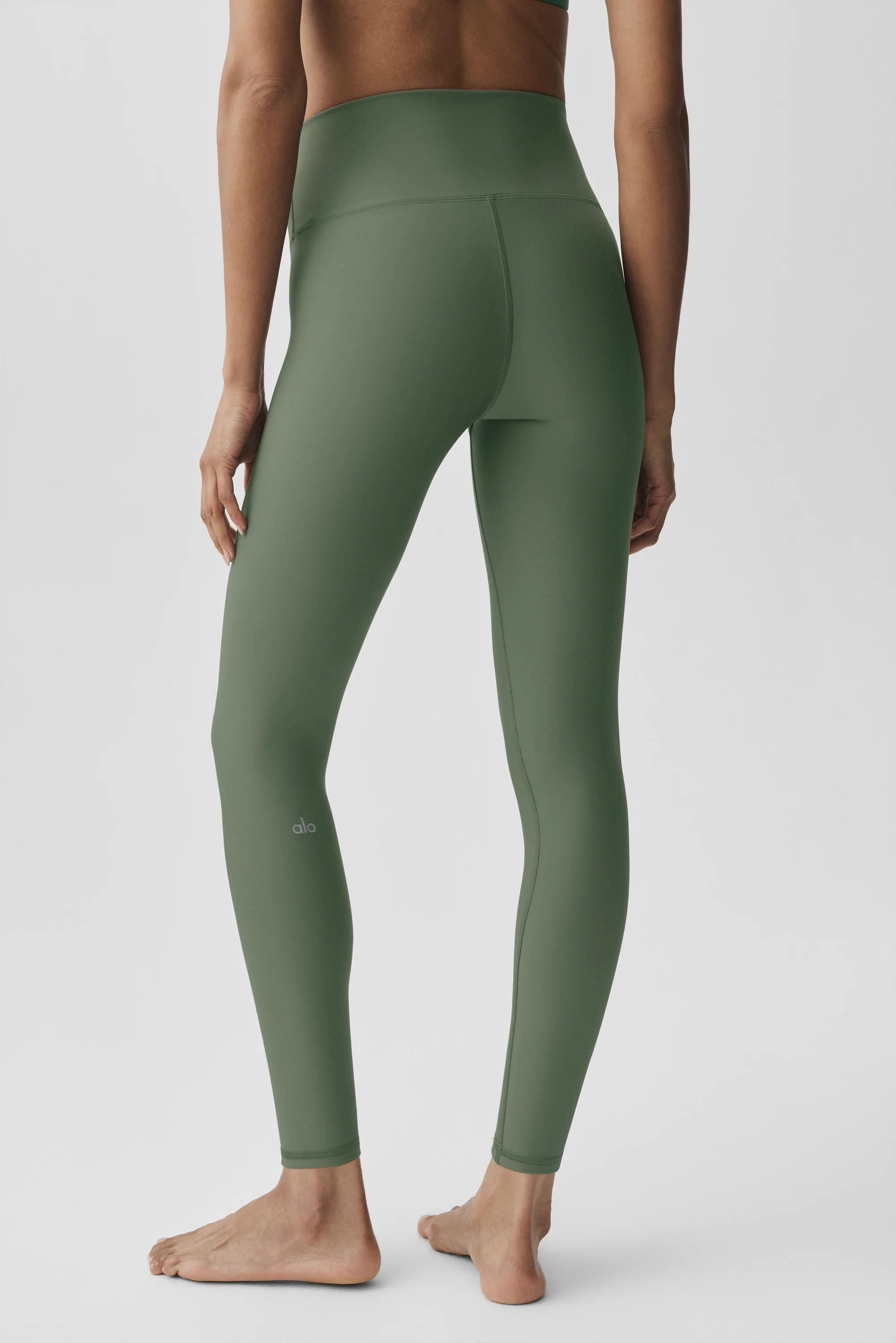 7/8 High-Waist Airlift Legging in Bamboo Green - Sculpting Sheen Leggings