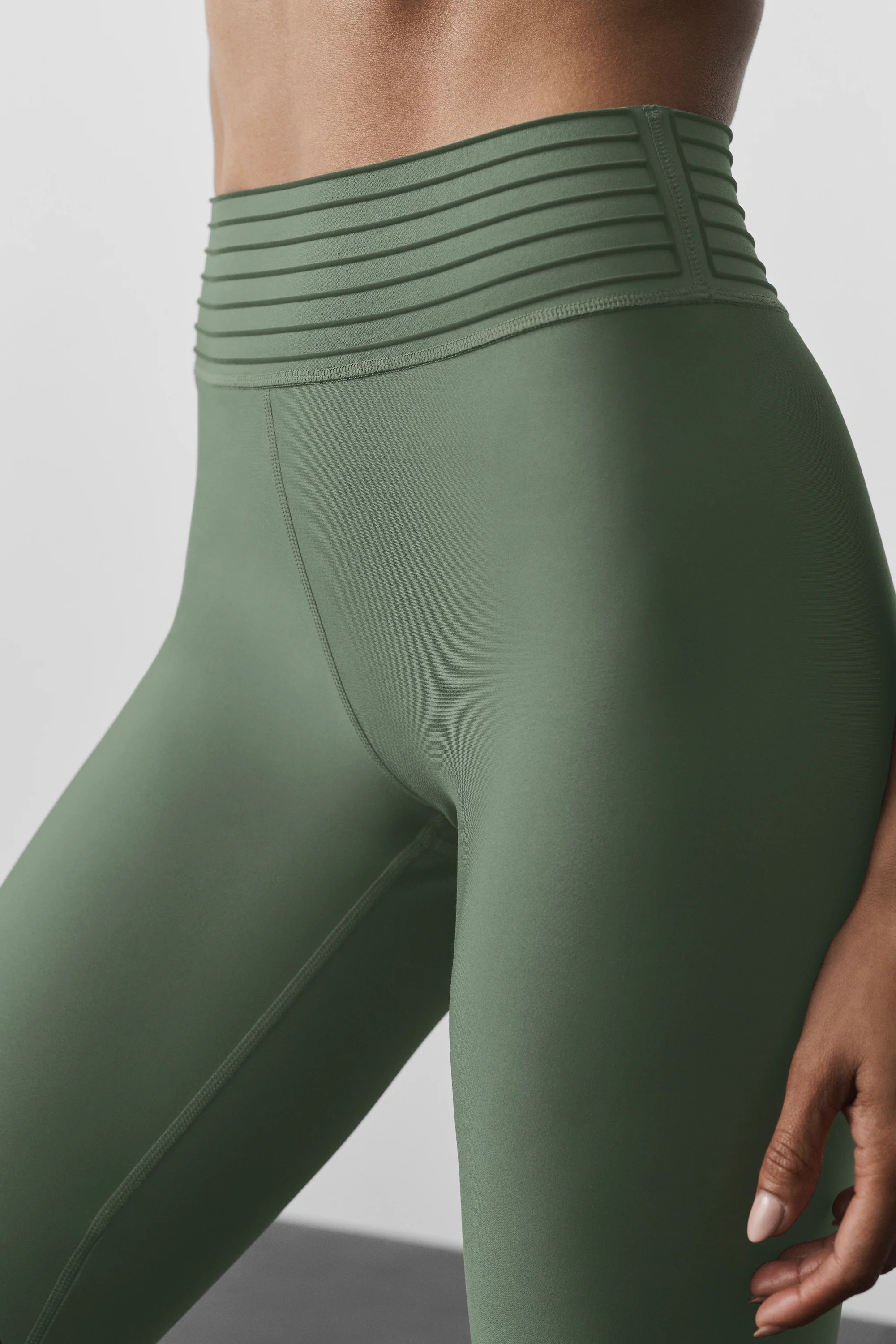 Airlift High-Waist 7/8 Lotus Legging in Bamboo Green