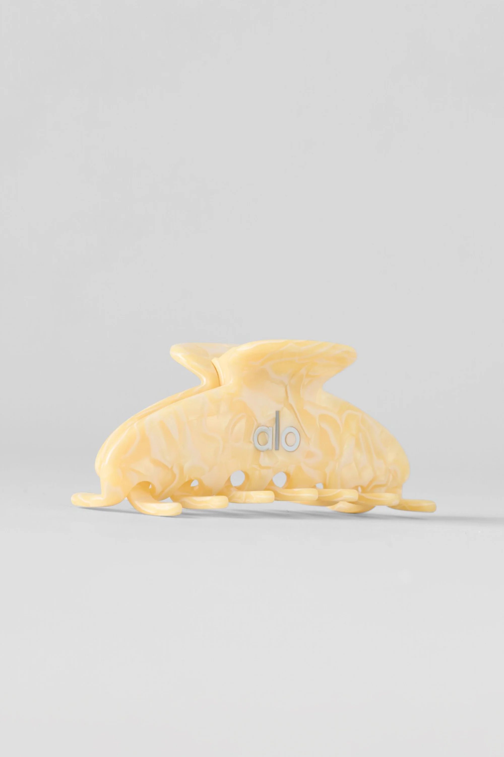 90's Claw Clip in Warm Butter Pearl for All Hair Lengths