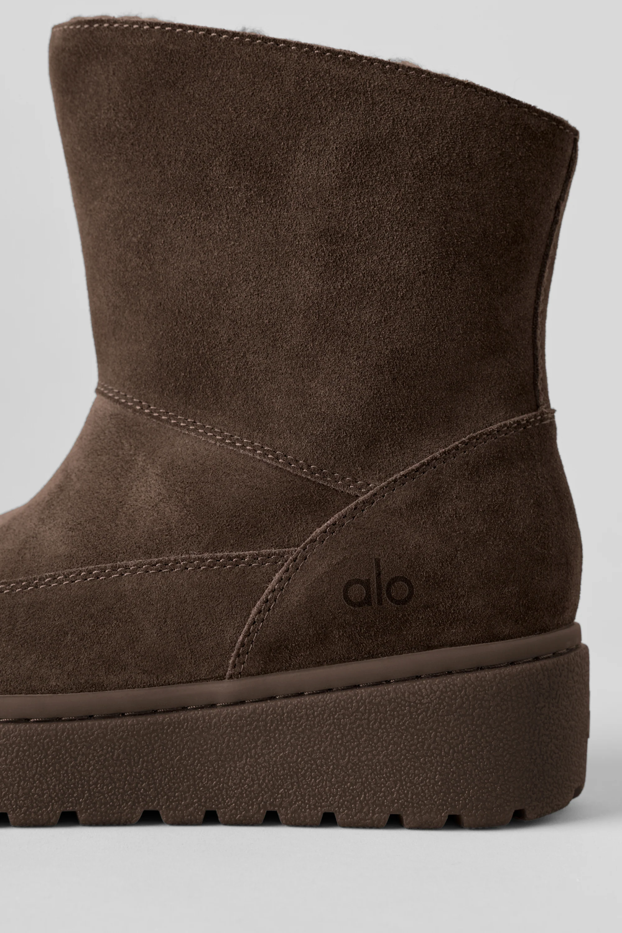 ALO Malibu Boot in Espresso-Wildleder mit Kunstfellfutter