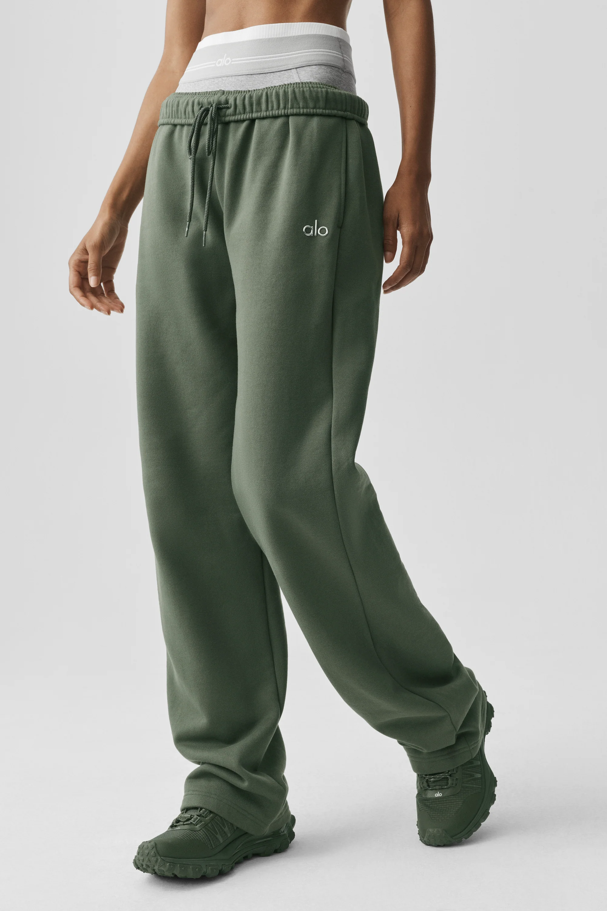 Accolade Straight Leg Sweatpant in Bamboo Green