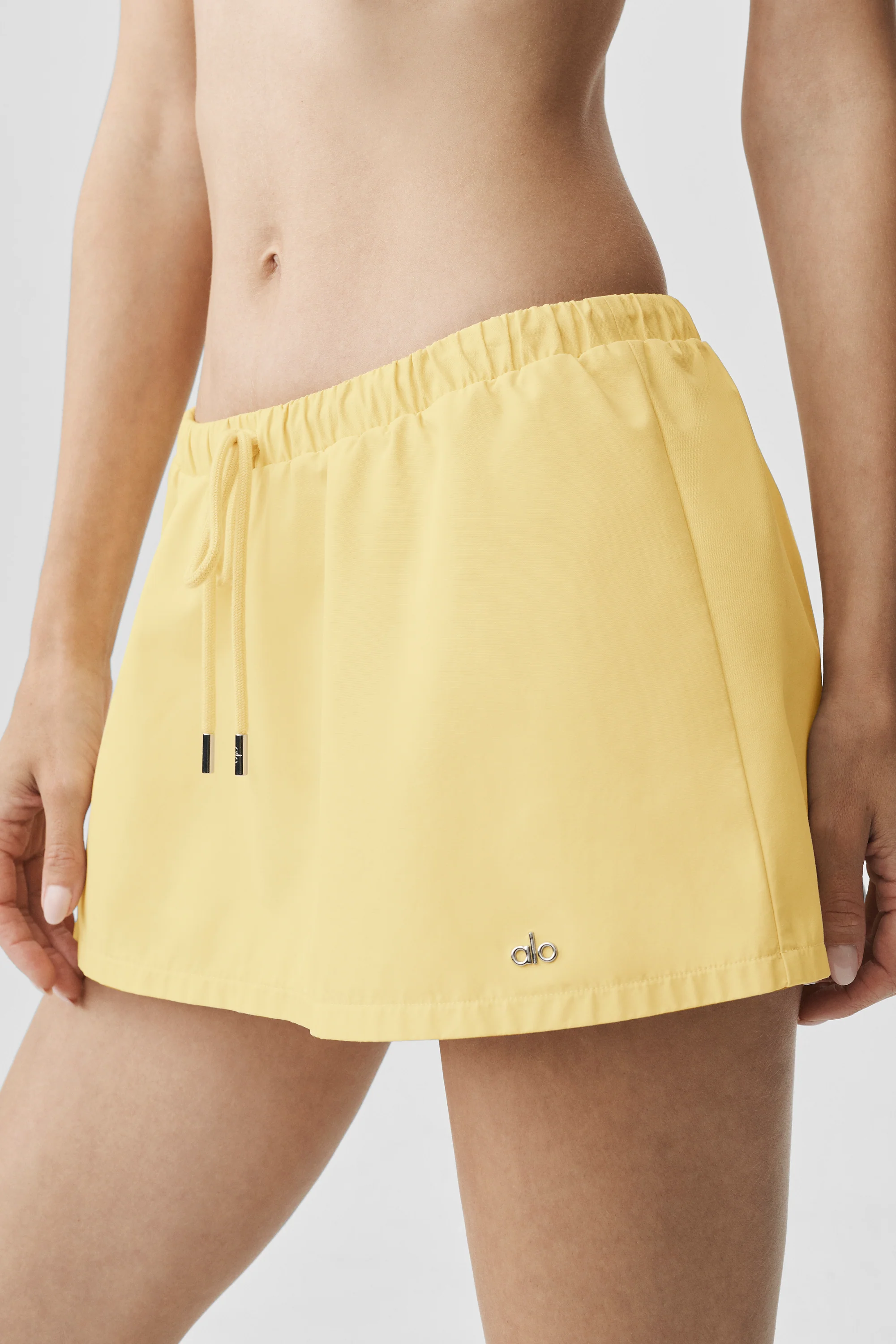 Low-Rise Best Bet Rock in Warm Butter mit integrierten Shorts