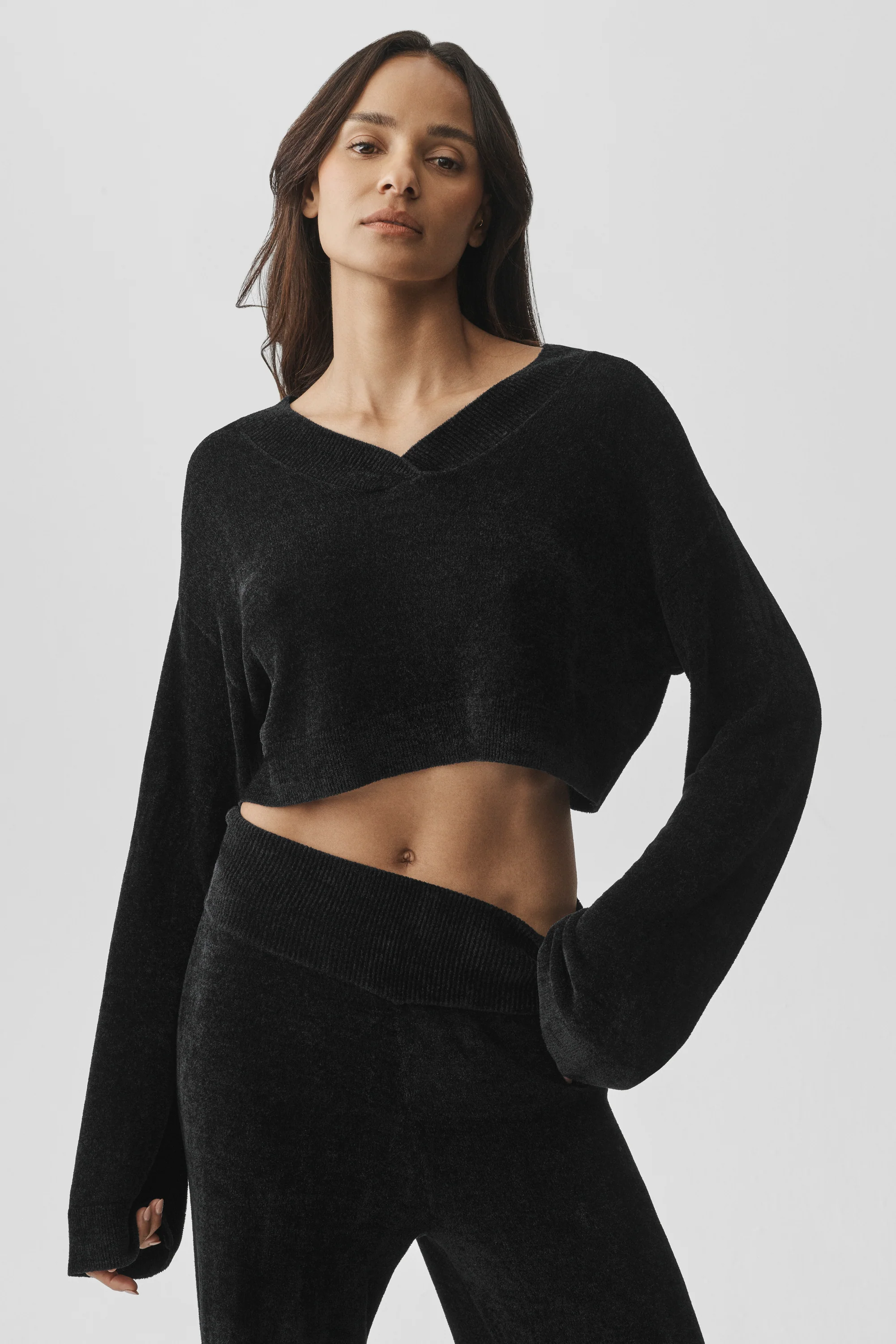 Krótka narzutka Micro Chenille z dekoltem V w kolorze Black