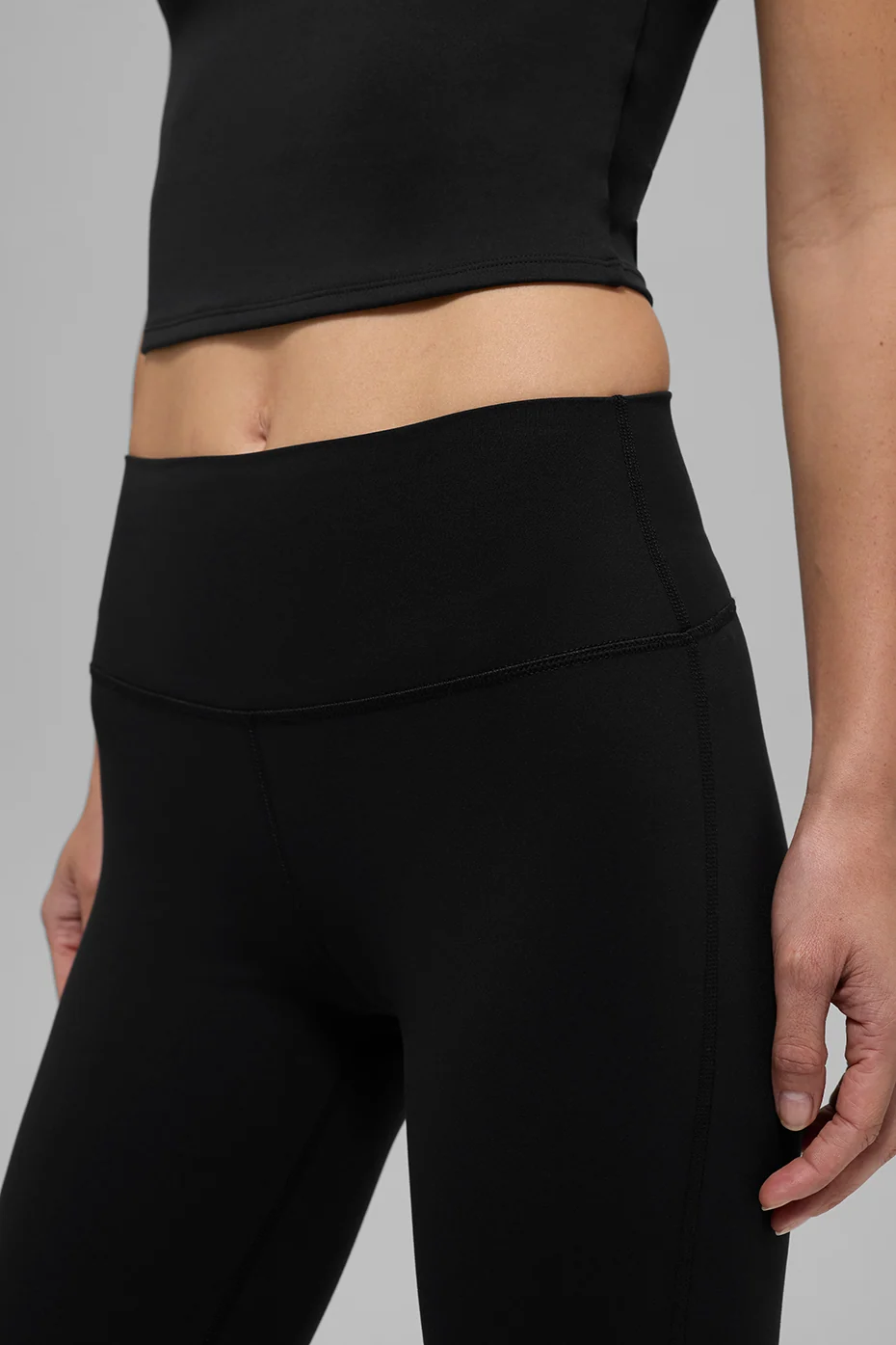 ALO Softsculpt High-Waist 7/8 Bootcut Legging in Black