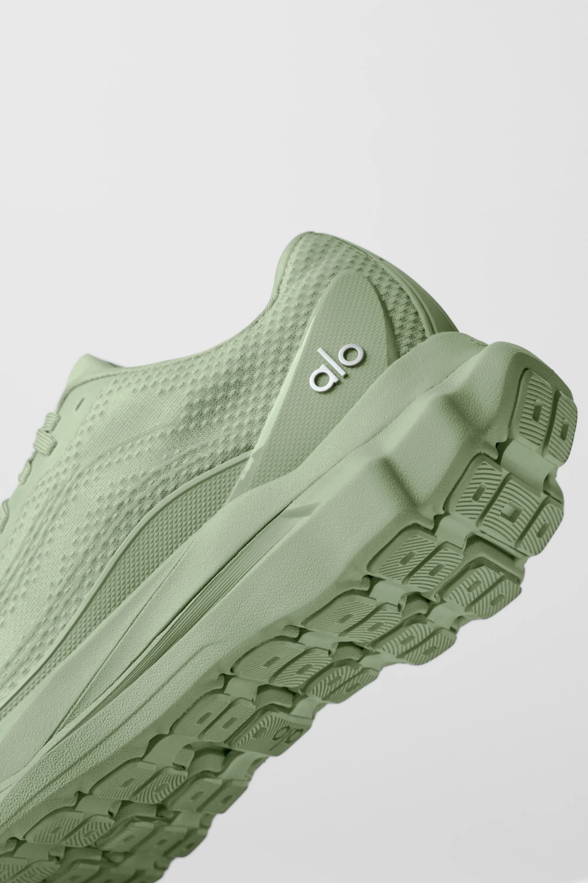 ALO Runner Unisex Performance Shoe in Dune Grass