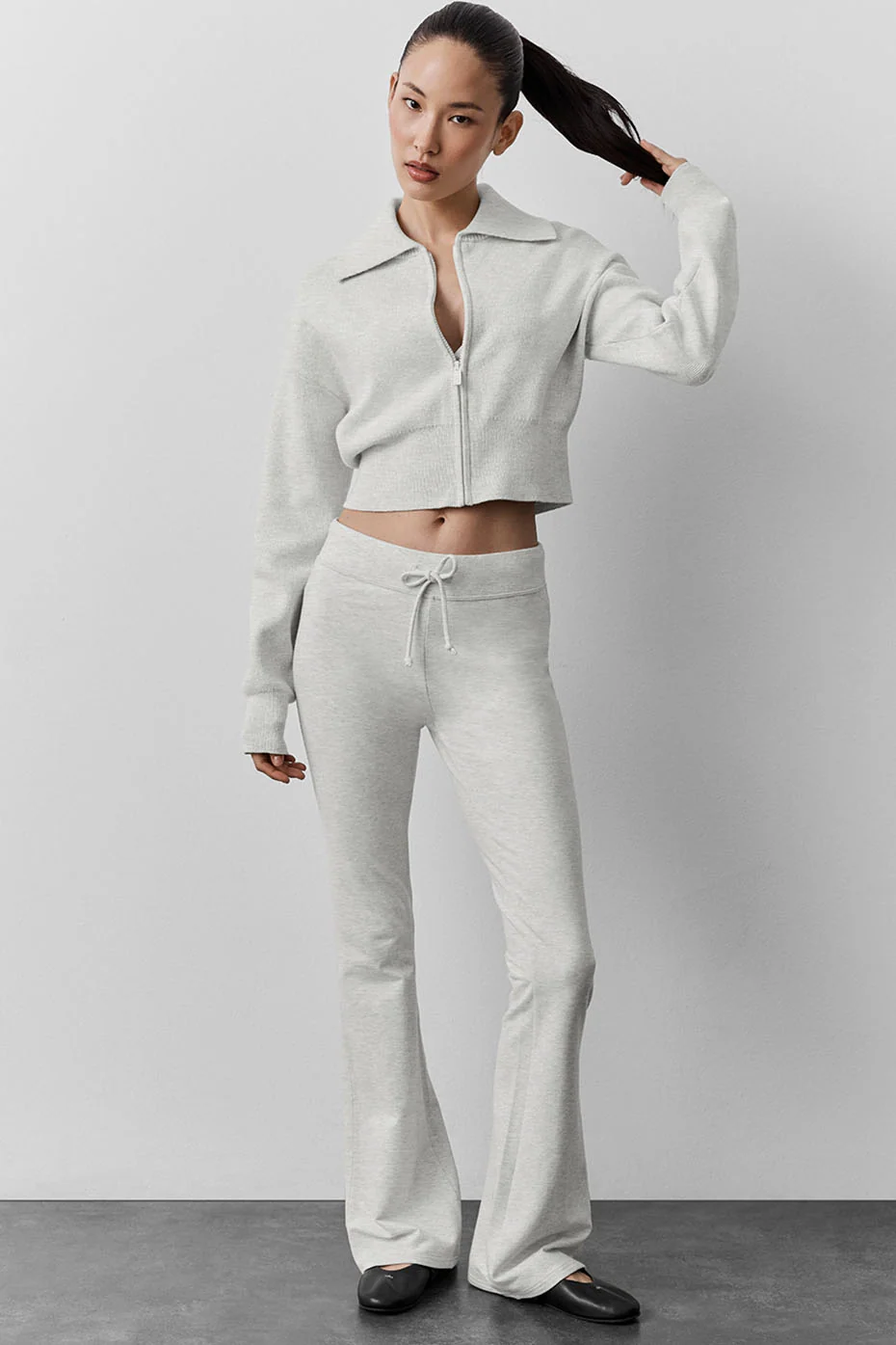 Sway Bootcut Sweatpant i White Heather med stoff i bomull og modal