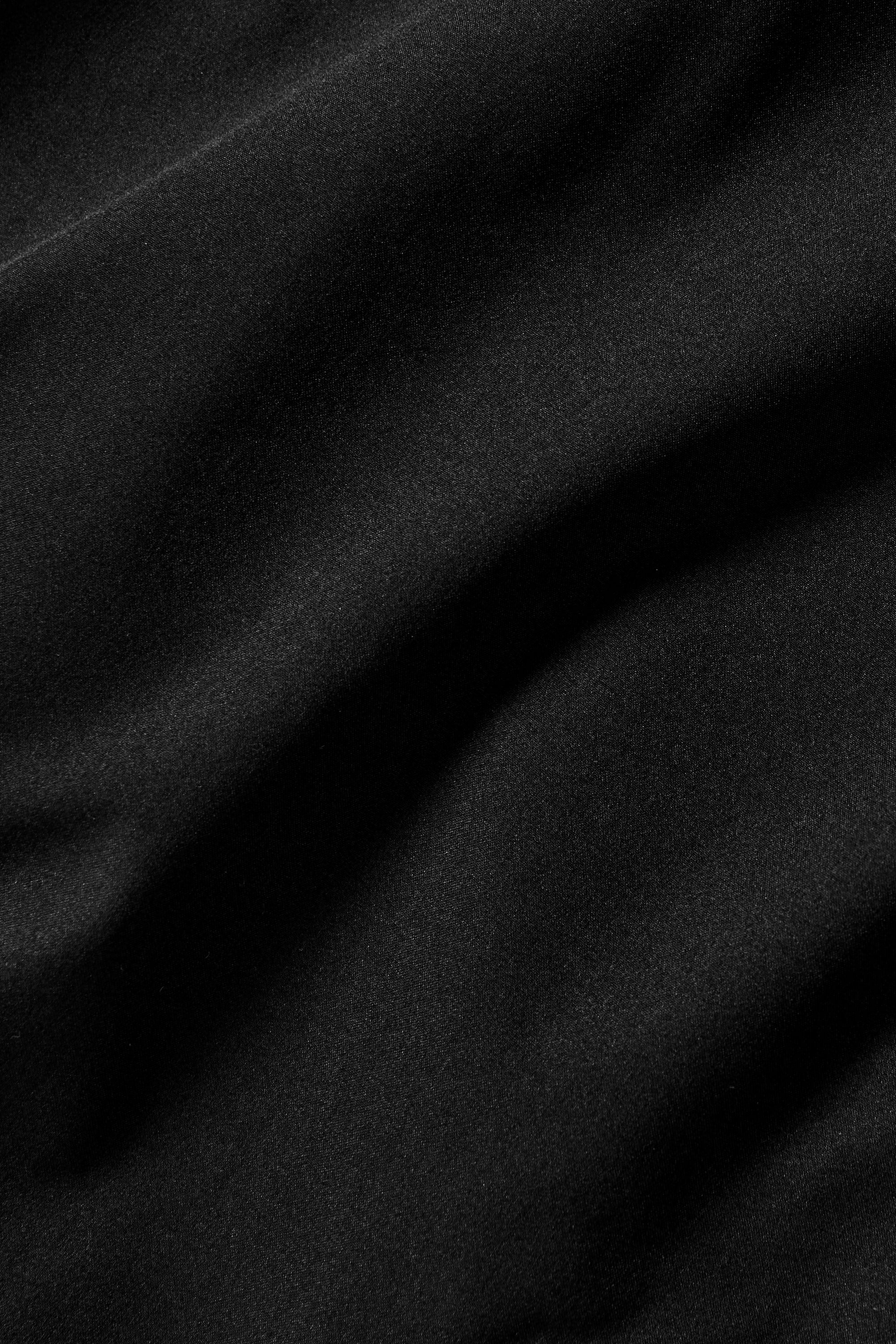 Momentum Vest in Black for Easy Layering