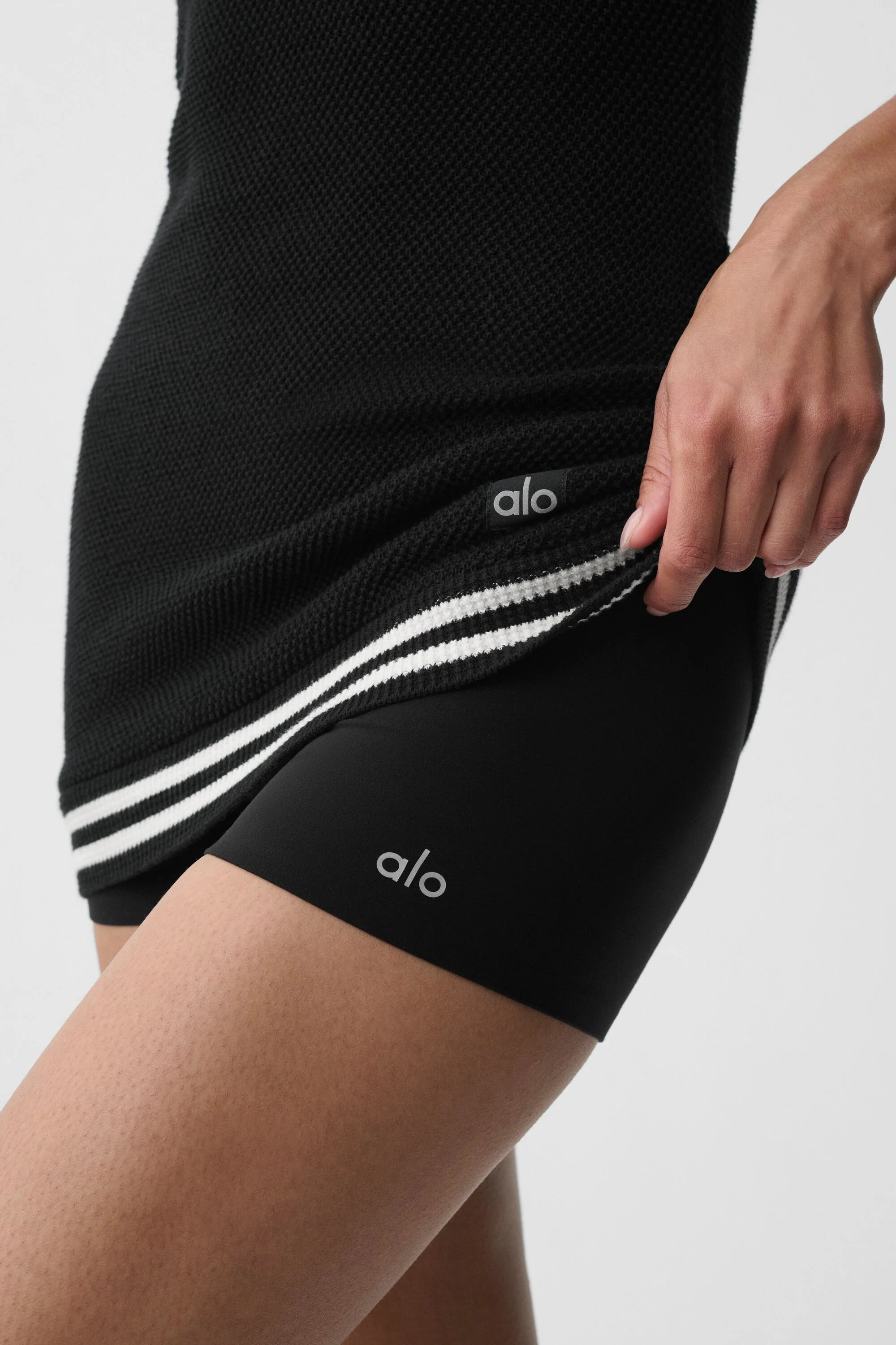 2" ALO Softsculpt Mid-Rise Short in Black