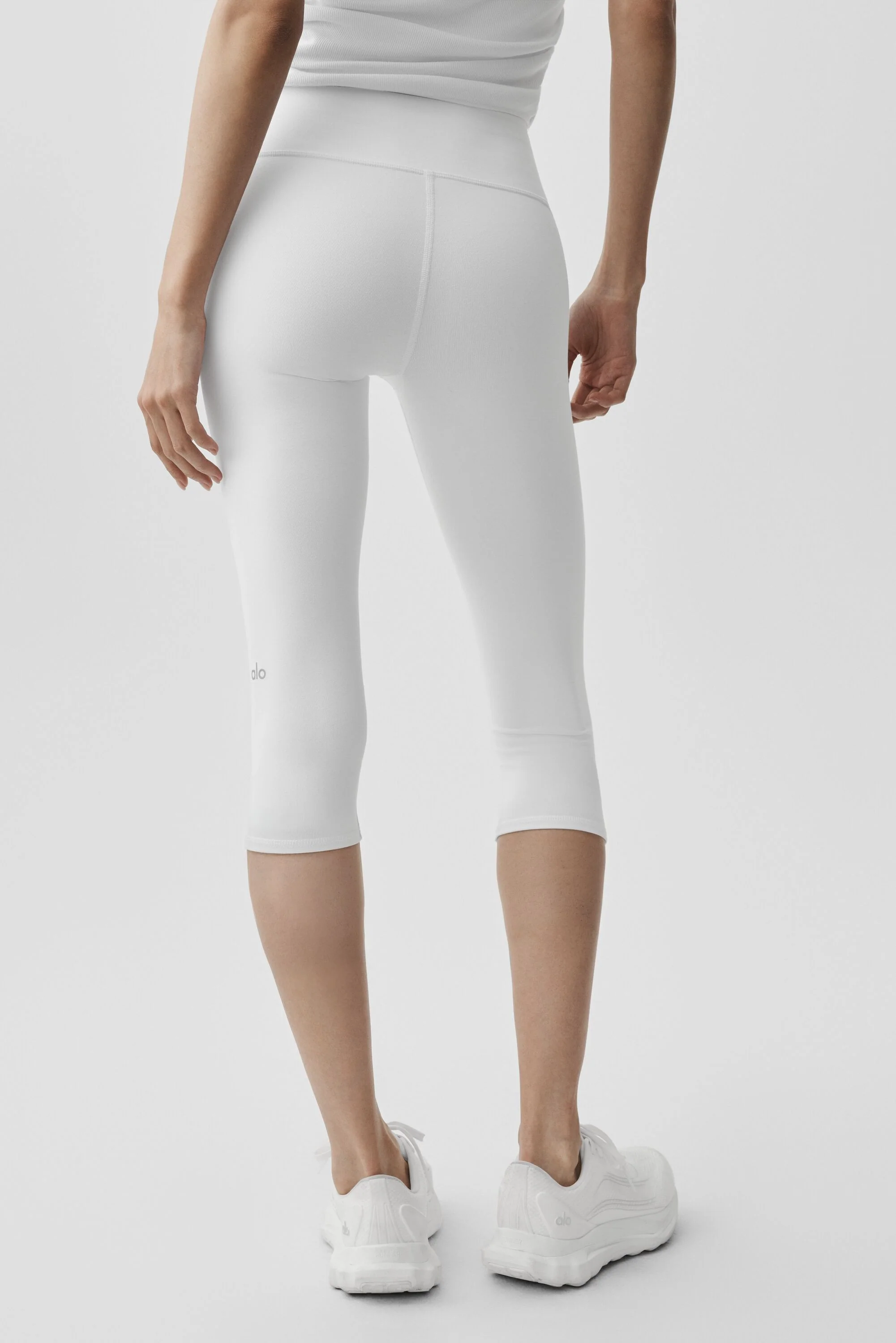 16" High-Waist Airbrush Capri in White