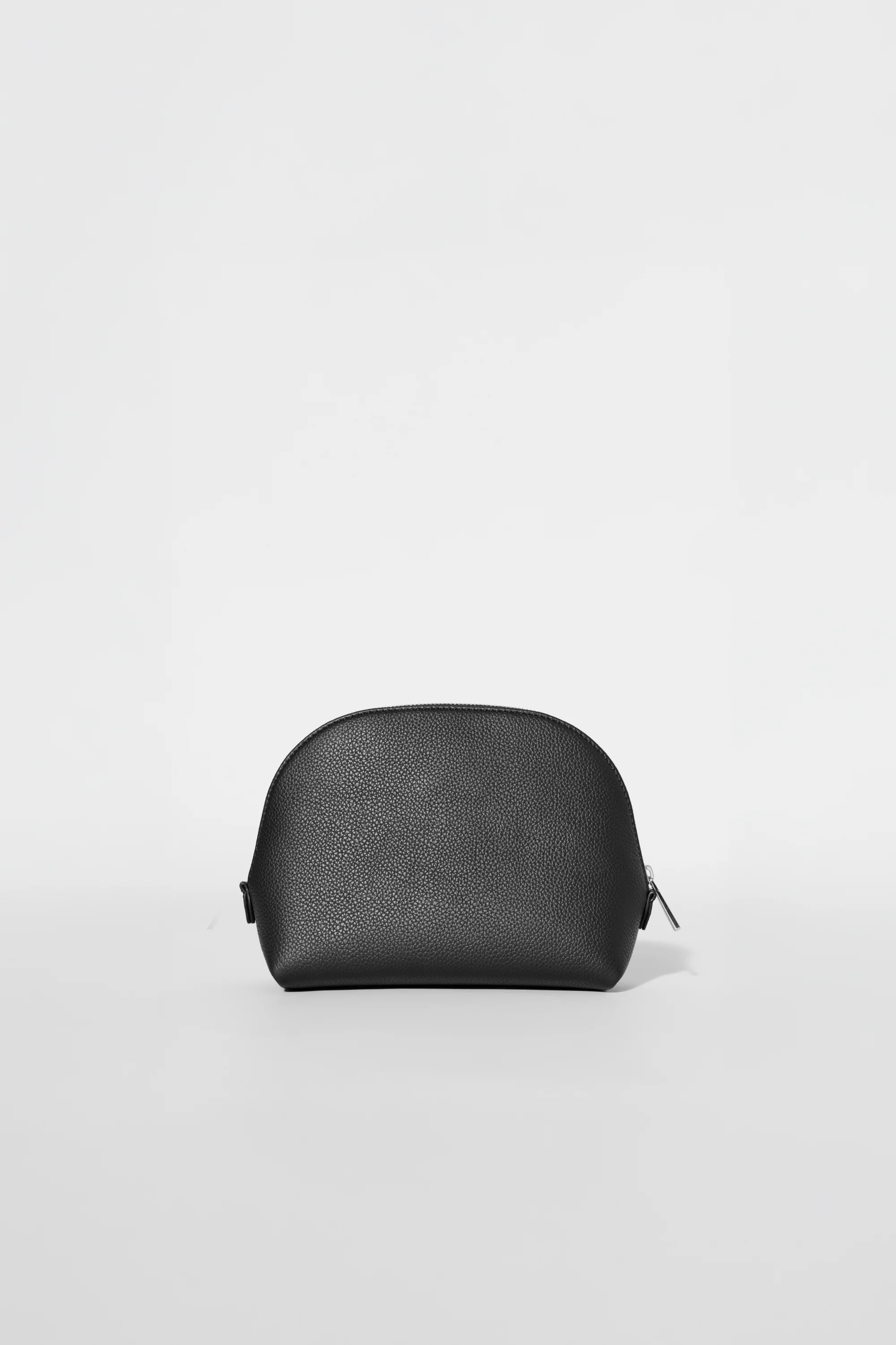 Petite pochette Crescent en cuir noir avec fermeture à glissière en laiton