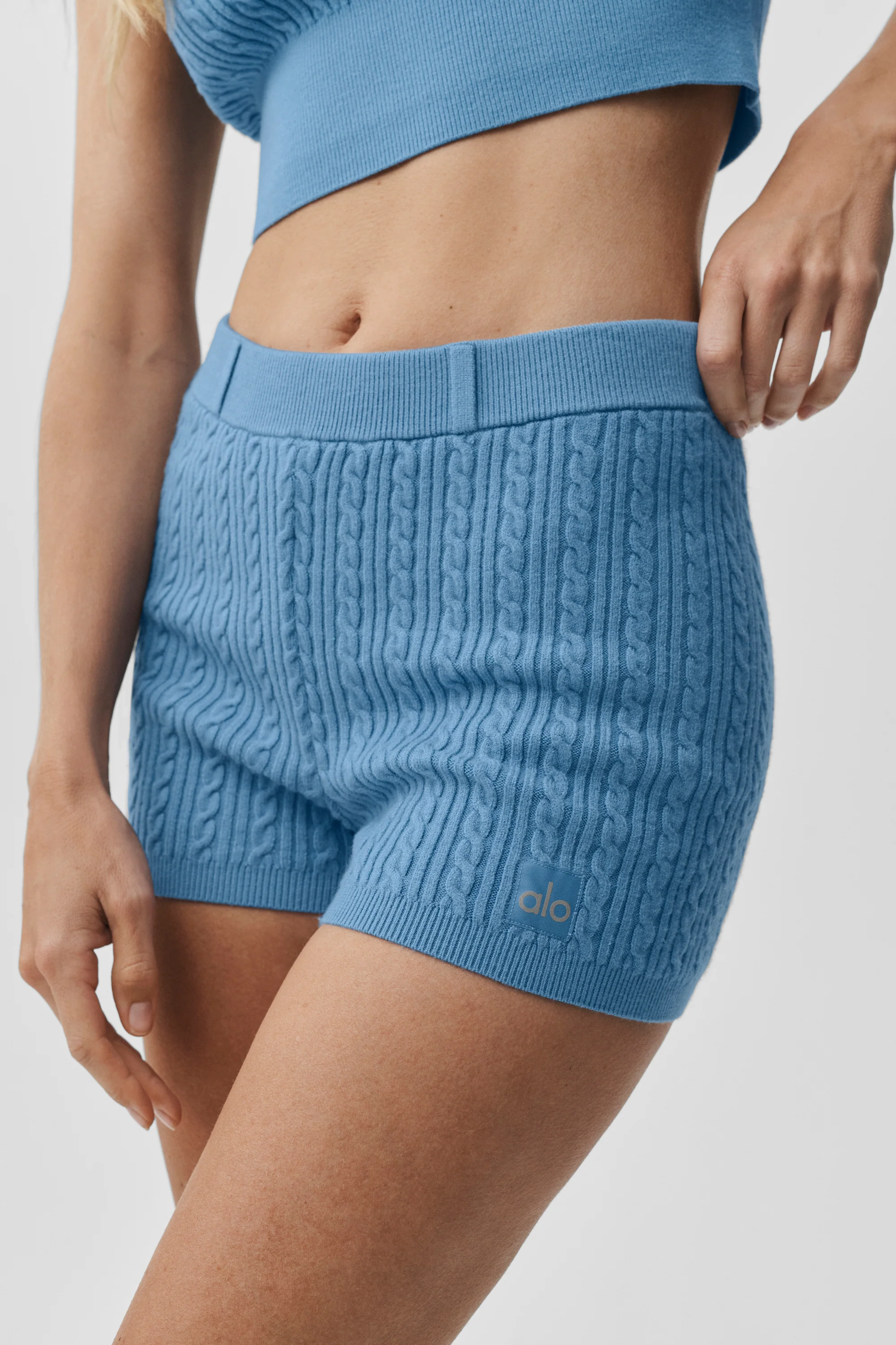 Pantaloncini in maglia a vita alta con treccia mini in California Blue