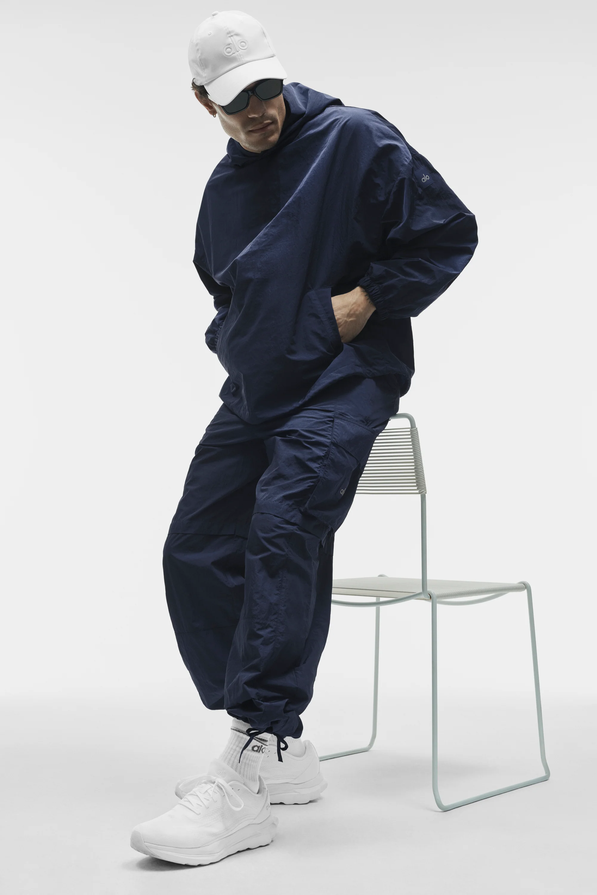 Axis Hooded Pullover in Marineblauw met een Low-Gloss Afwerking