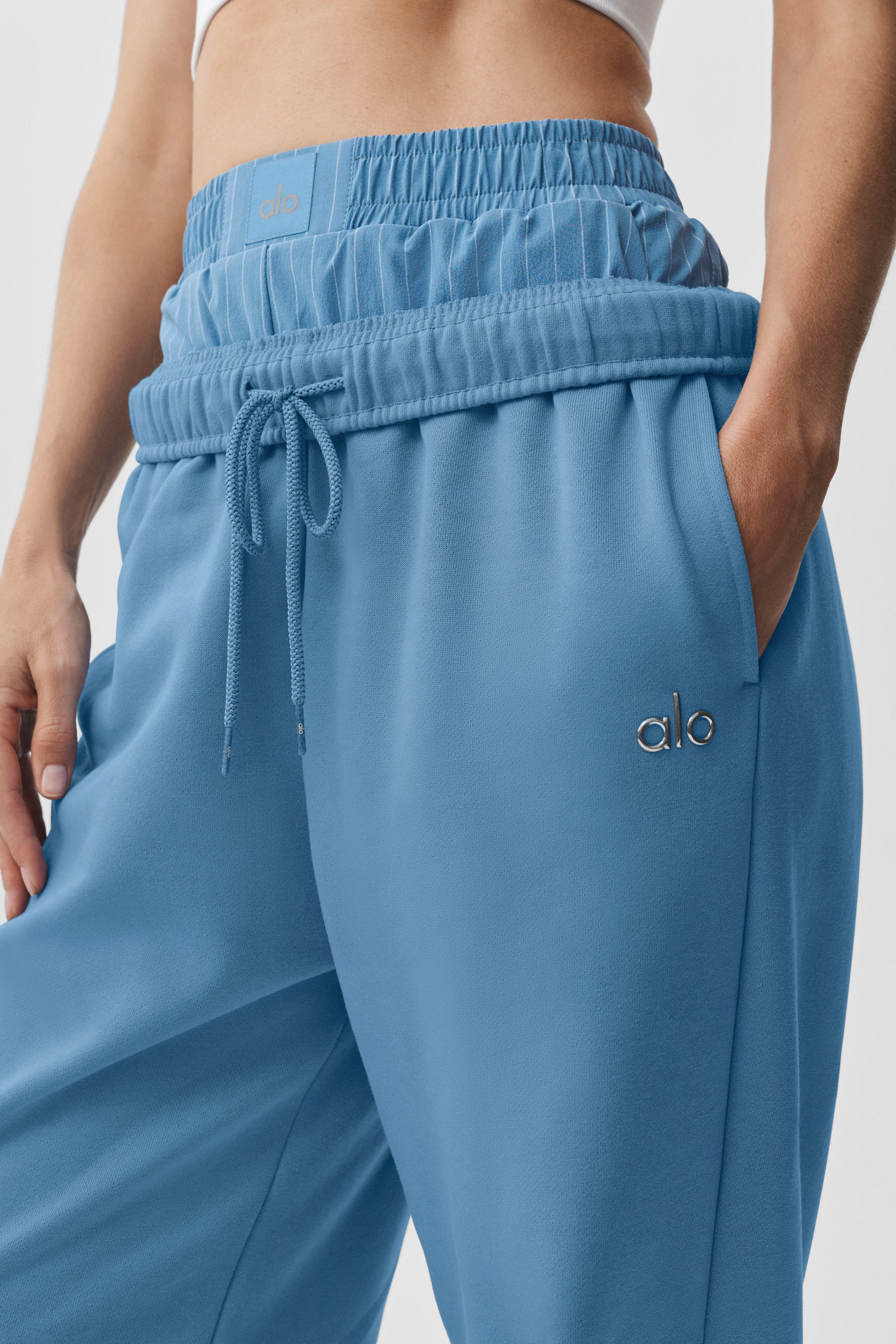 Accolade Straight Leg Sweatpant i California Blue med Chrome-logo