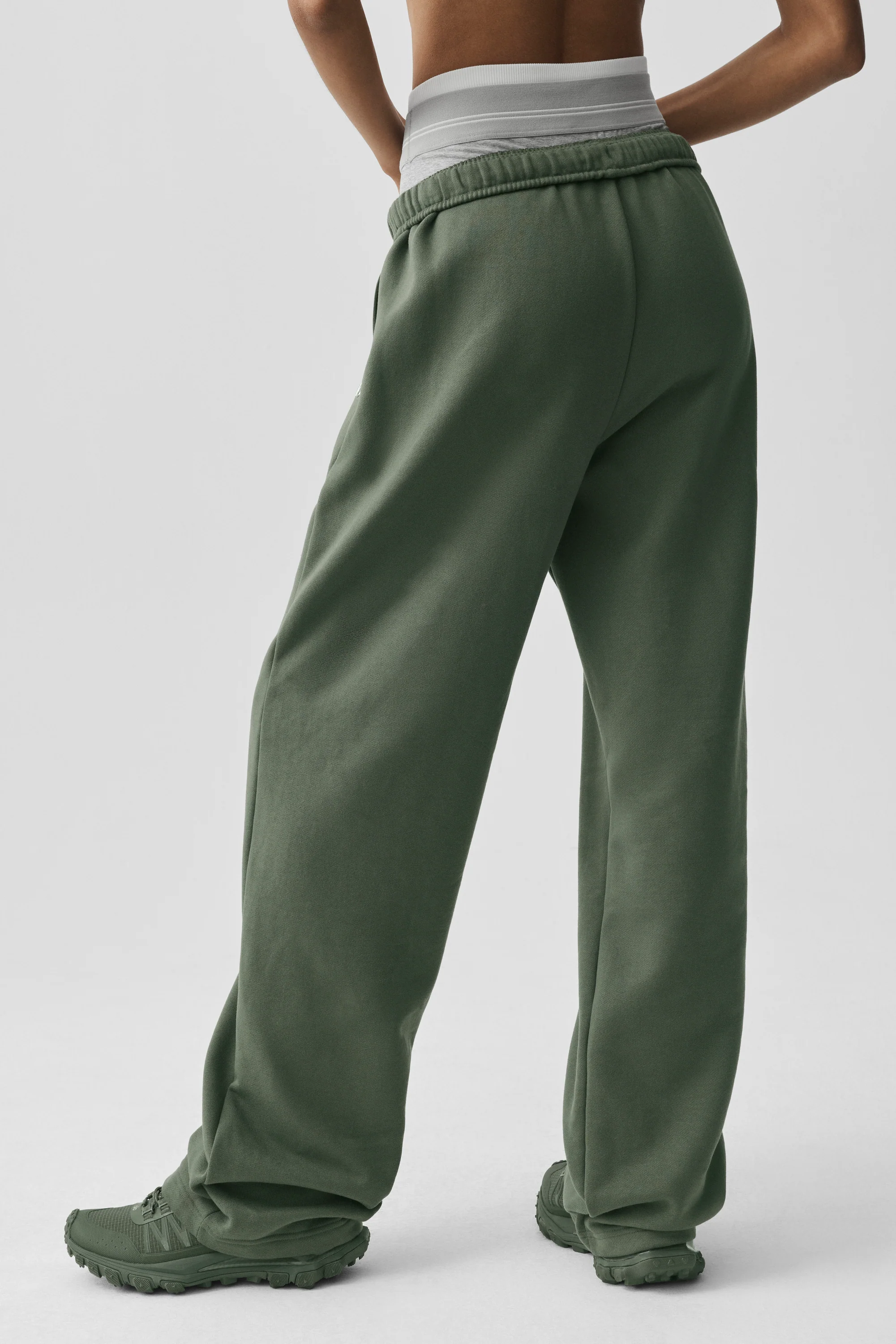 Accolade Straight Leg Sweatpant in Bamboo Green