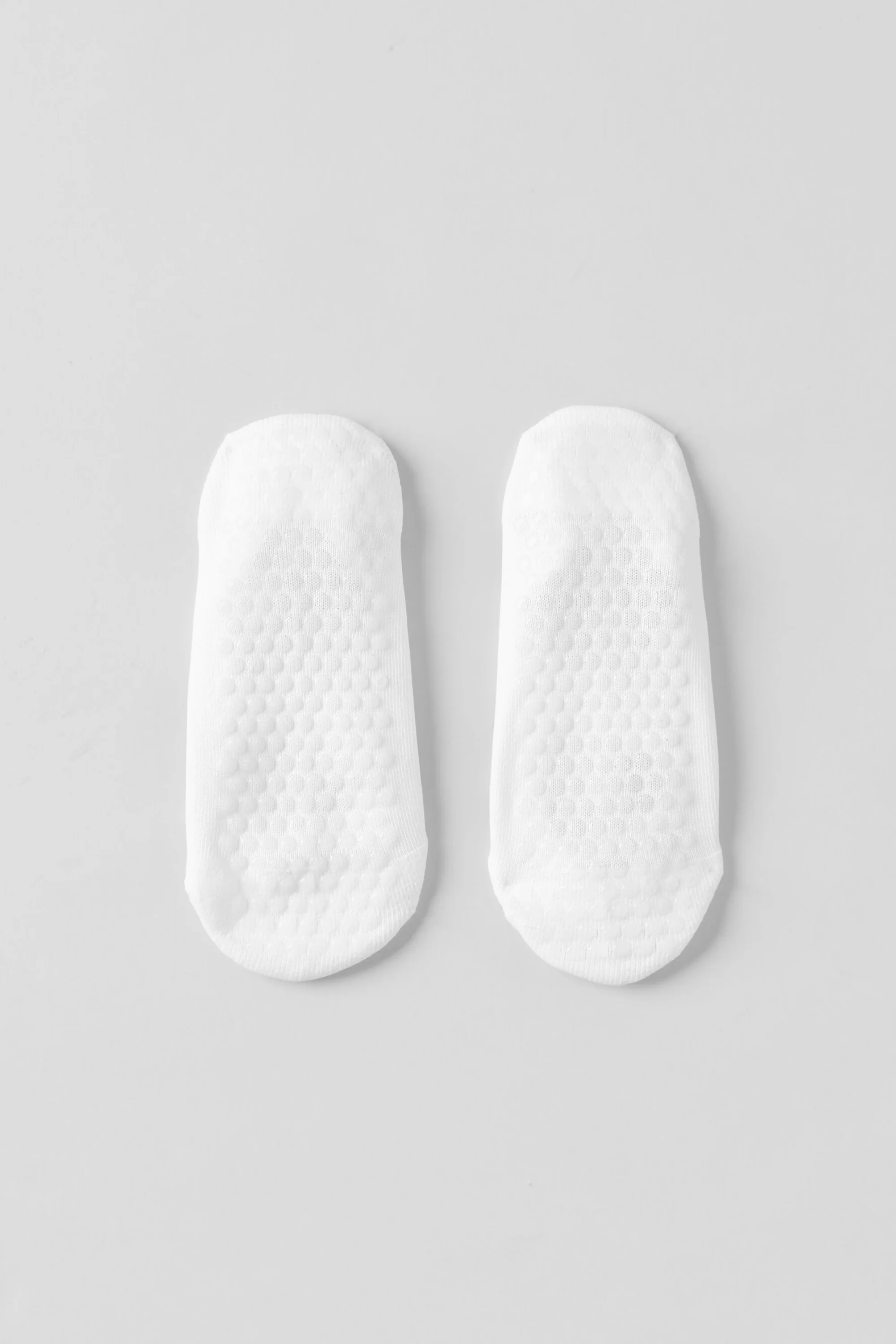 Ballet Grip Sock in White with No-Slip Sole and Bow Detail