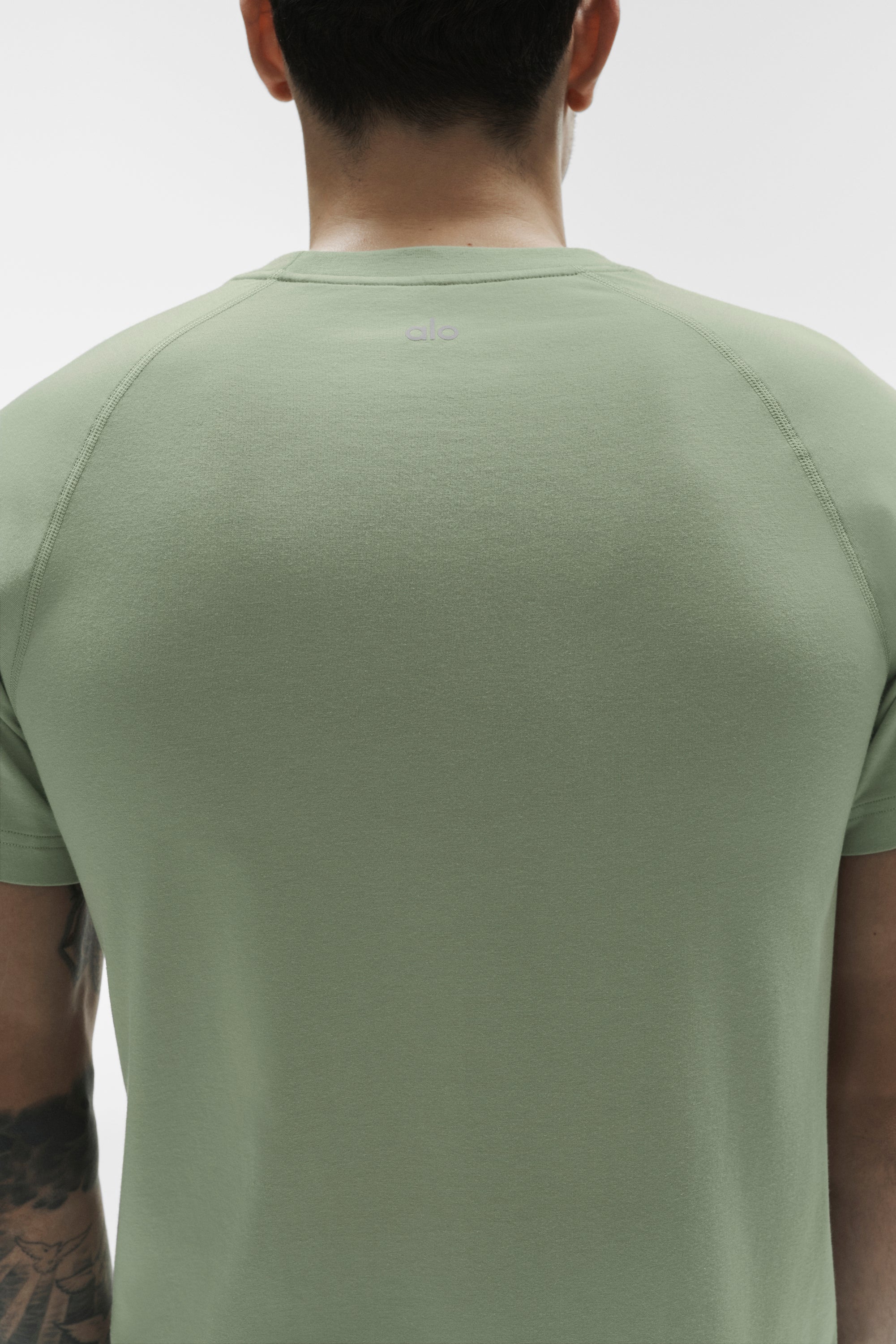 ALO Vapor Crewneck Kurzarm-T-Shirt in Dune Grass